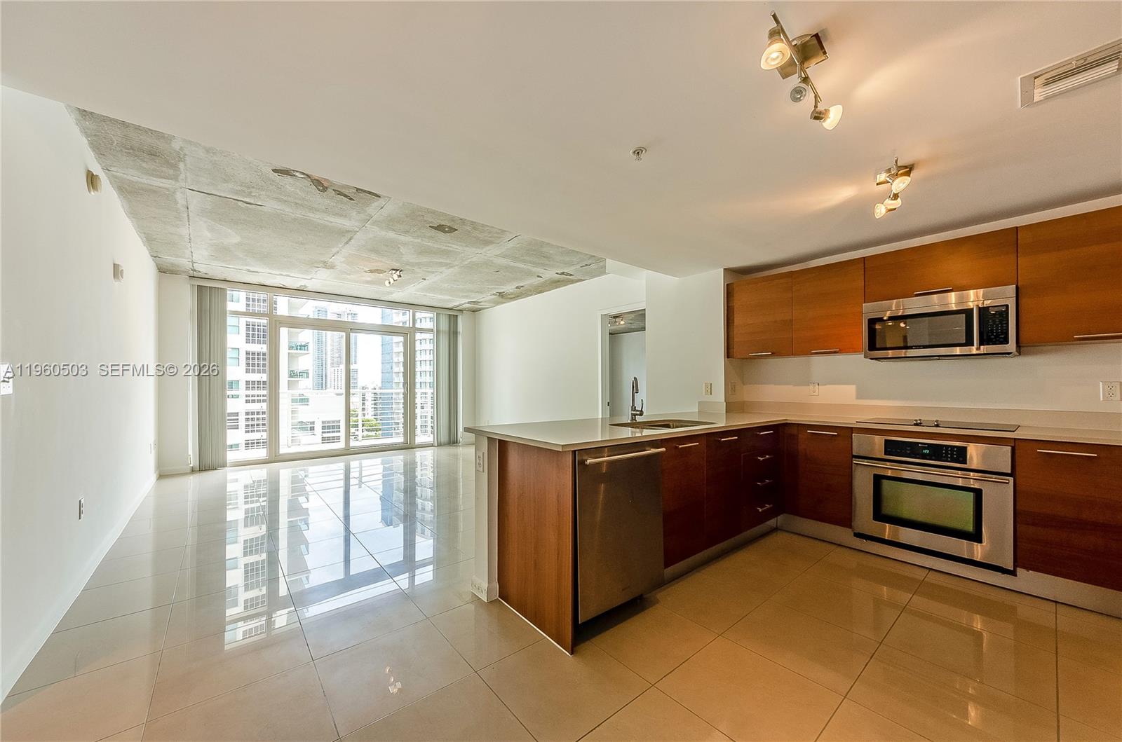 MIDBLOCK MIAMI CONDO - Residential