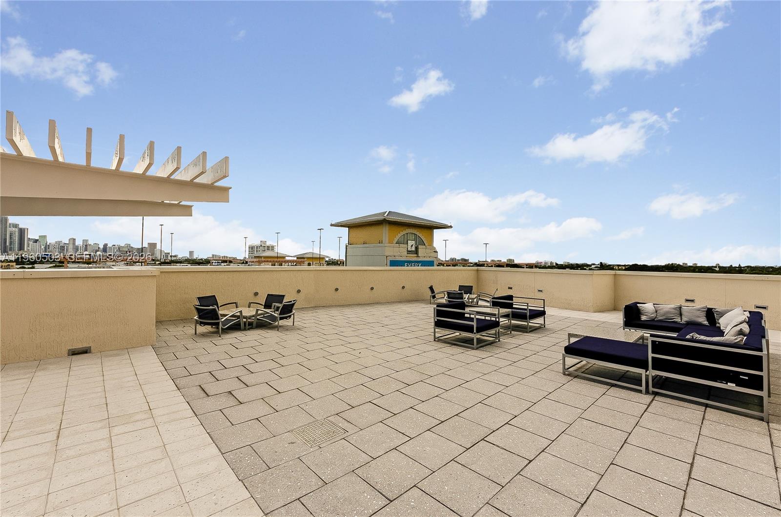 MIDBLOCK MIAMI CONDO - Residential