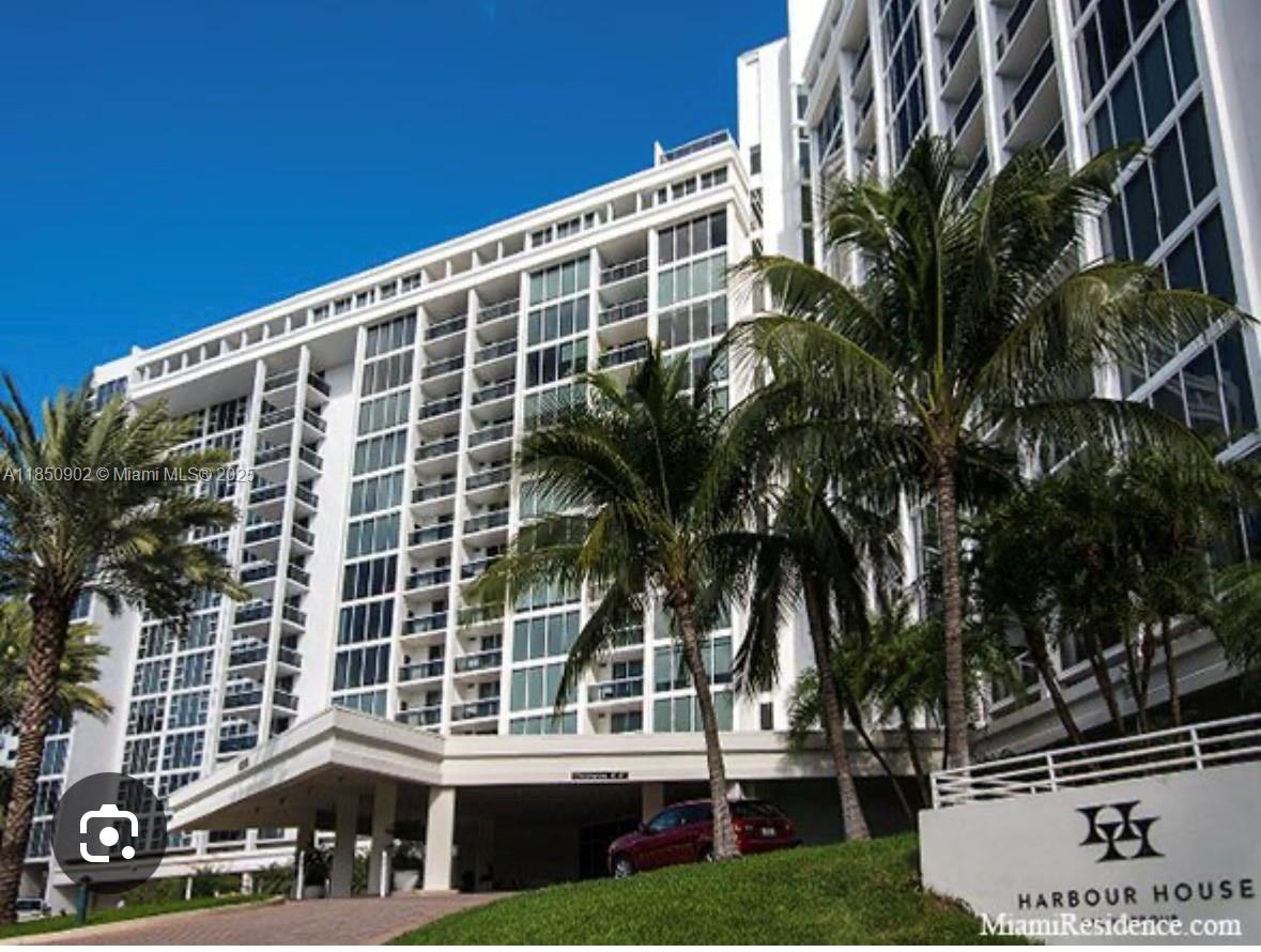 BEAUTIFUL FULLY FURNISHED OCEAN FRONT UNIT IN THE AMAZING HARBOUR HOUSE IN BAL HAROUR. WALKING DISTANCE FROM PRESTIGOUS BAL HARBOUR SHOPS, RESTAURANTS, SHOPS, & HOUSES OF WORSHIP. FULL SERVICE BUILDING, VALET, GYM/SPA, COFFEE SHOP, TOWEL SERVICE AT POOL & BEACH. GORGOEUS OCEAN AND INTRACOASTAL VIEWS! CALL TODAY!!! AVAILABLE OCTOBER 1ST FOR 6 MONTHS AT $5000 OR 9 MONTHS FOR $4600.
TENANT OCCUPIED UNTIL SEPTEMBER 2.