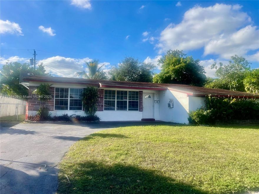 A  CONDITIONAL OFFER HAS BEEN ACCEPTED. BACK UP OFFERS ARE WELCOMED. HANDYMAN SPECIAL GEM!!! PRICED WAY BELOW MARKET - CASH ONLY** IN MUCH DESIRED AND SOUGHT AFTER "BOULEVARD HEIGHTS", HOLLYWOOD!. NO HOA. AMPLE YARD WITH ROOM FOR BOAT AND POOL. 3 BEDROOMS, 3 BATHS, LARGE FAMILY ROOM AND BACK PORCH. CLEAN TITLE TO BUYER AT CLOSING. HIGHEST AND BEST OFFER OVER ASKING PRICE. PROOF OF FUNDS REQUIRED WHEN PRESENTING OFFER. SHOWINGS BY APPOINTMENT ONLY. CALL OR TEXT AGENT. GOOD LUCK!
