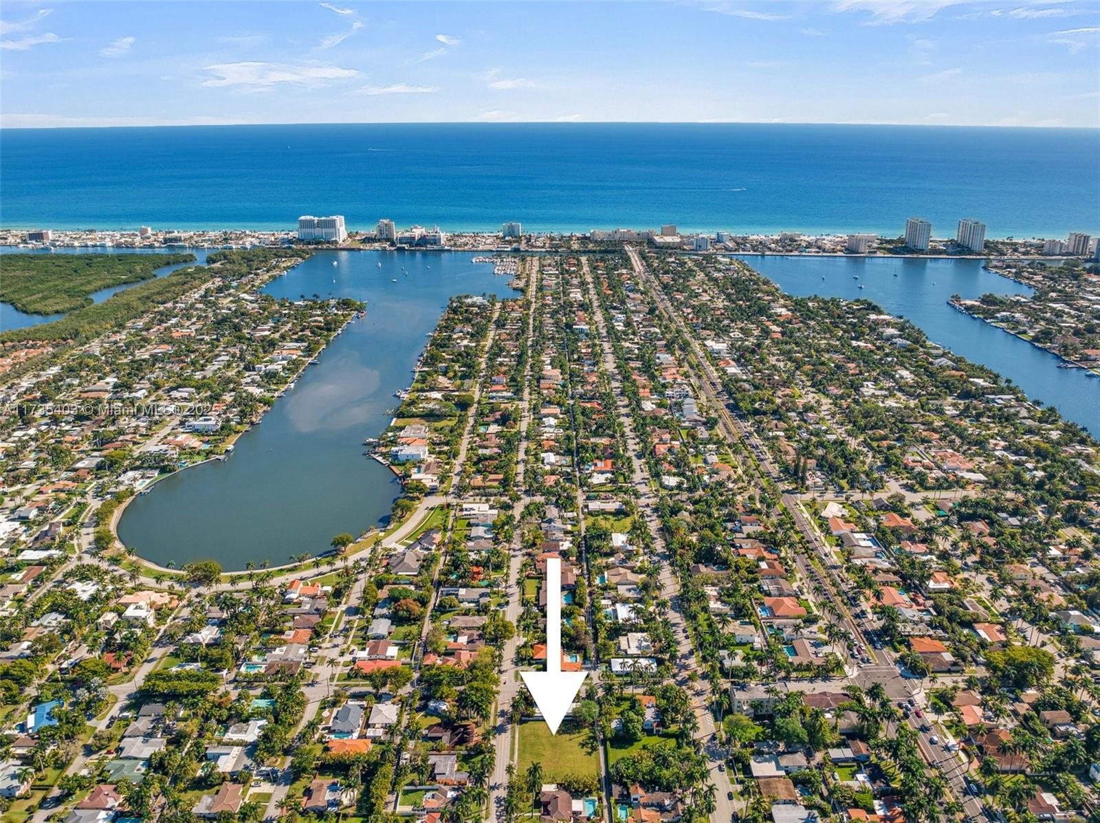 Welcome to Hollywood Lakes! Nestled in the heart of East Hollywood, this prime parcel offers
an incredible opportunity to build your dream home in a tranquil and sought-after neighborhood.
Enjoy the convenience of being within walking distance of the renowned Hollywood Beach Golf
Course and a vibrant array of shops and restaurants. Plus, you are just minutes away from the
Intracoastal Waterway and the stunning sands of Hollywood Beach.
Don t miss this rare chance to create your own oasis in this idyllic location