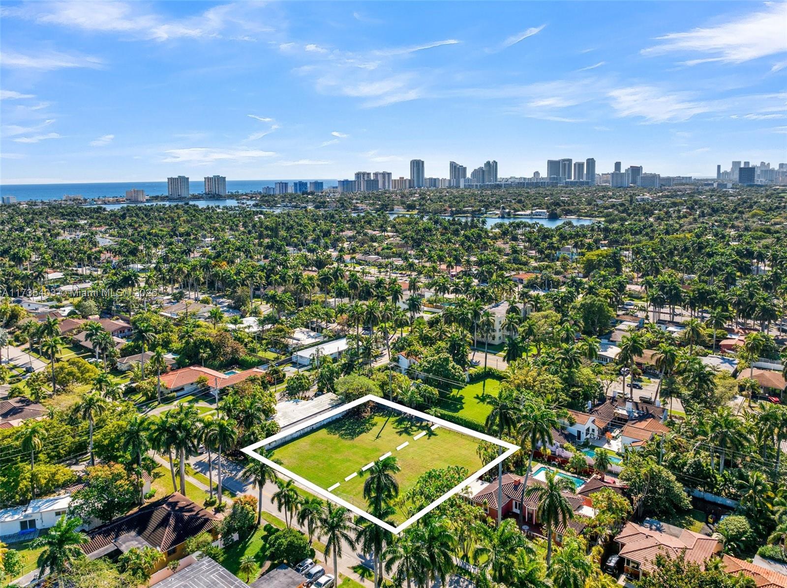 HOLLYWOOD LAKES SECTION - Land