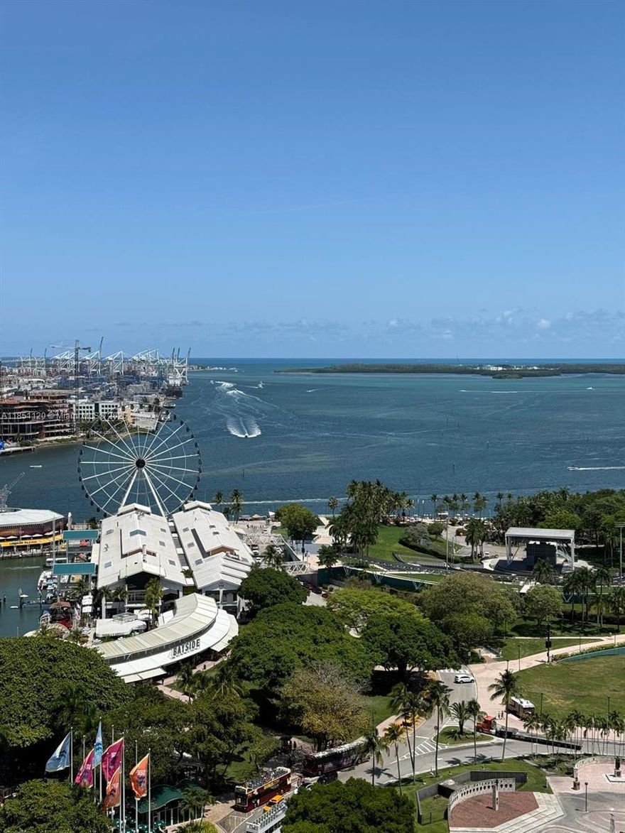 Welcome to your private urban retreat in The Elser, one of Miami's most coveted Luxury High-rises. This elegantly designed cell studio offers a seamless blend of comfort and style with floor -to ceiling windows, high-end finishes, and intelligent use of space. Enjoy breathtaking city and bay views, a fully equipped kitchenette, spa-inspired bathroom, in -unit washer/dryer, and access to world-class amenities, including a rooftop pool, fitness center, co-working spaces, and 24/7 concierge service. Perfectly situated steps from Bayside Marketplace, Kaseya Center, and Miami's dynamic dining and nightlife scene, this studio is ideal for professionals, frequent travelers, or investors seeking a prime short-term rental opportunity.