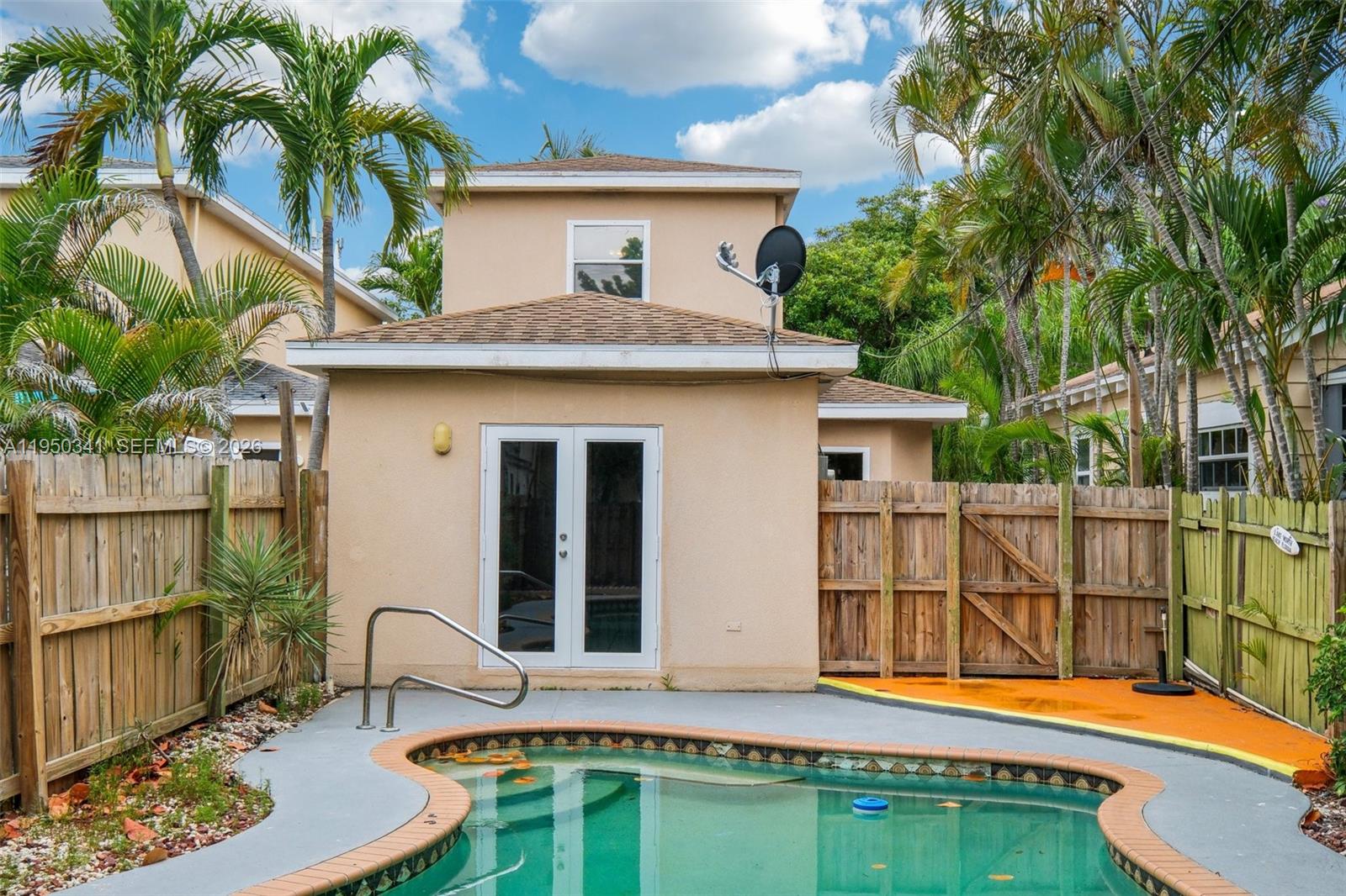 LAKE WORTH TOWN OF - Residential