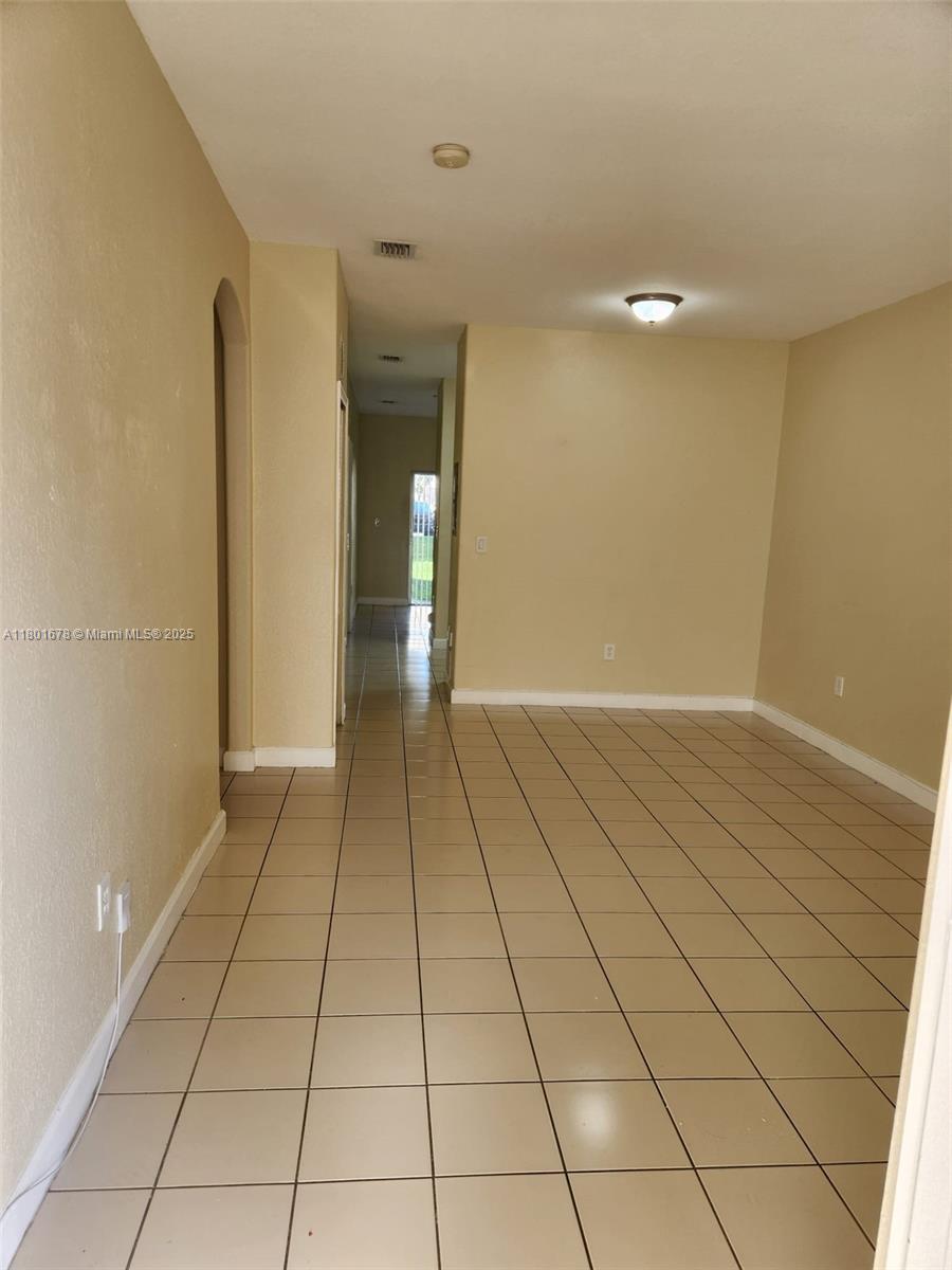 Rental Property at 1539 Se 27th St 106, Homestead, Miami-Dade County, Florida - Bedrooms: 2 
Bathrooms: 2  - $1,900 MO.