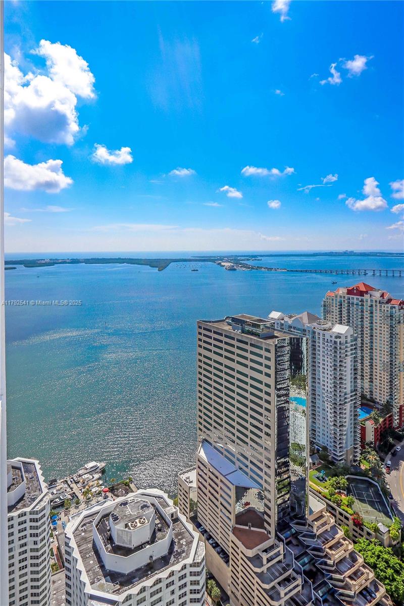 THE PLAZA 851 BRICKELL CO - Residential