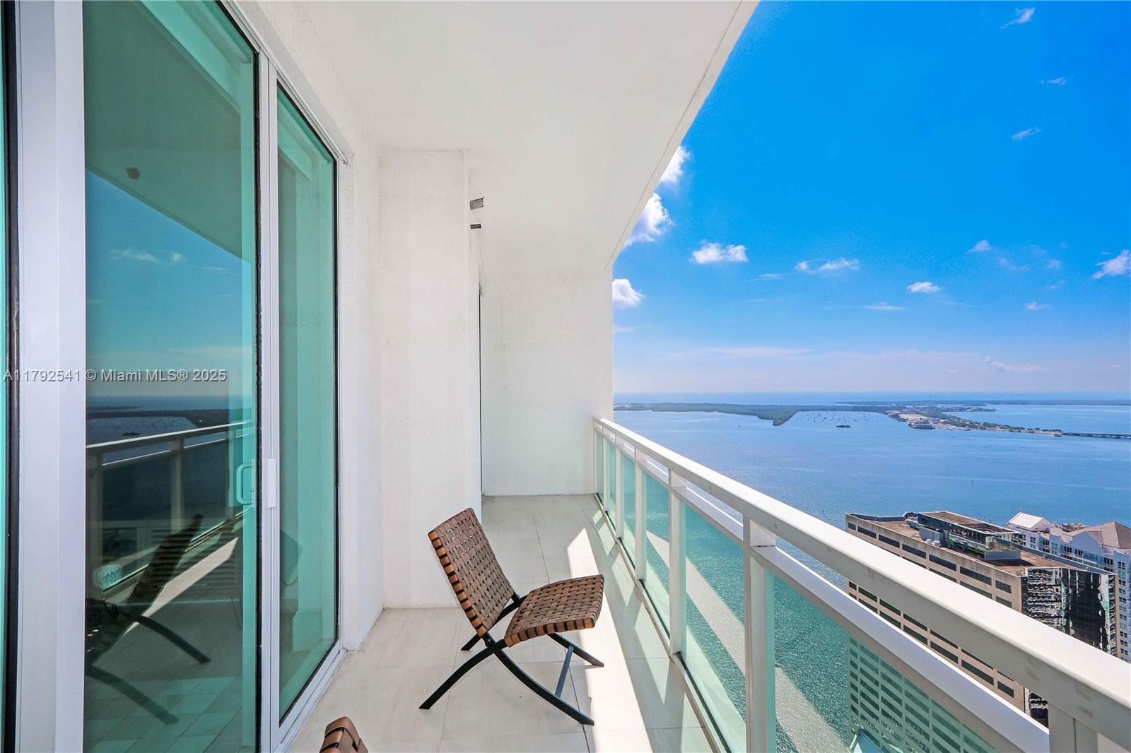 Property for Sale at 950 Brickell Bay Dr 4905, Miami, Broward County, Florida - Bedrooms: 2 
Bathrooms: 2  - $885,000