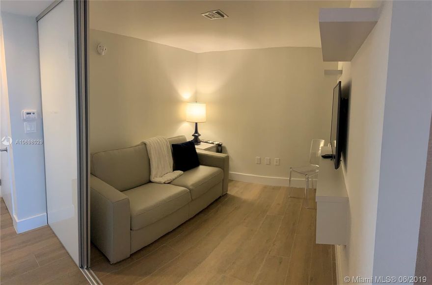 AMAZING VIEW AND GREAT 2 BED/2 BATH+DEN.ALL APPLIANCES STAIN STEEL,LUXURY AMENITIES ,GYM ,SPA, TENNIS, BASKET, RACQUETBALL, POOL,PRIVATE SMALL BEACH,BARBECUE AREA,RUN AREA.NEAR TO AVENTURA AND BAL HARBOUR.NEW APARTMENT FULLY FURNISHED. DEN CONVERTED IN OTHER BEDROOM. CUSTOM FURNITURE. THE FURNITURE IS NOT INCLUDED ON THE PRICE BUT ITS NEGOTIABLE. UNIT WITH 2 PARKING ASSIGNED+ valet