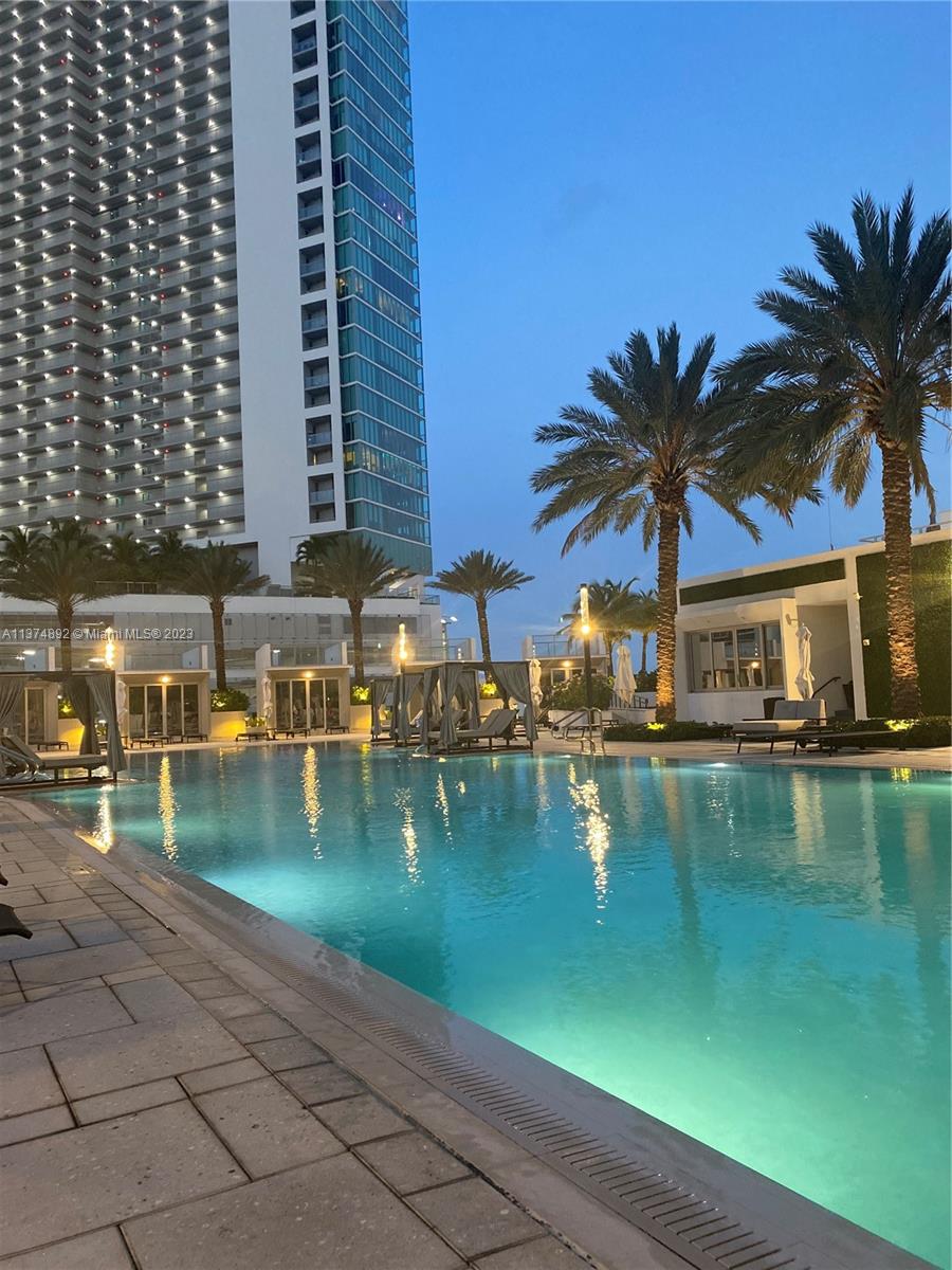 PARAMOUNT MIAMI WORLDCENT - Residential Lease