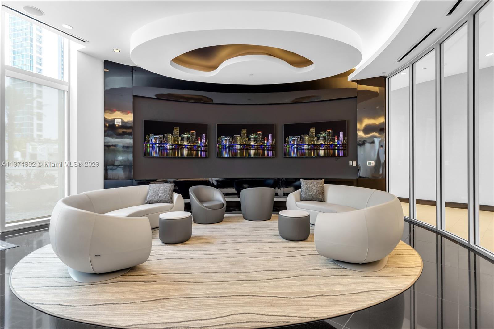 PARAMOUNT MIAMI WORLDCENT - Residential Lease