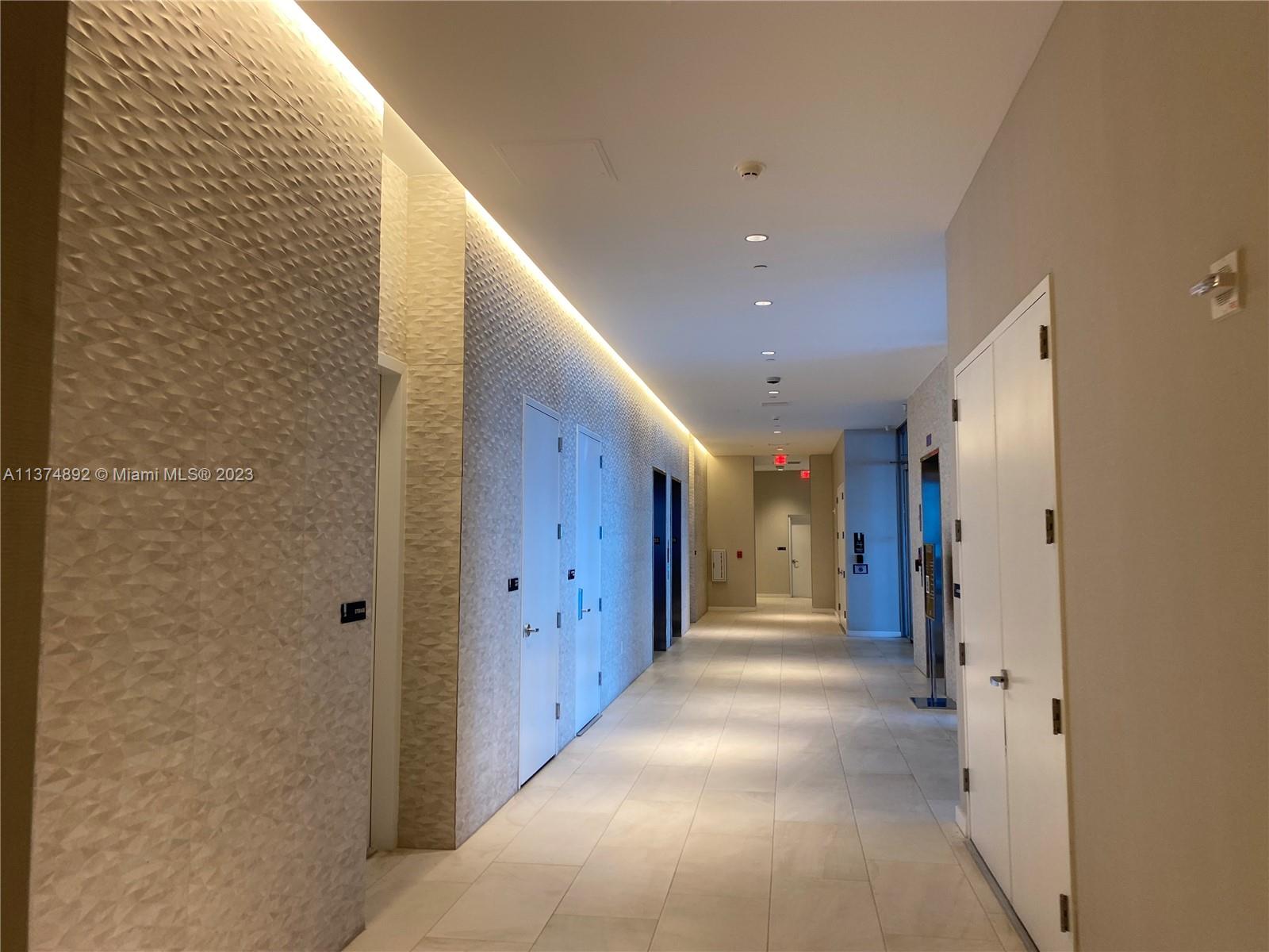 PARAMOUNT MIAMI WORLDCENT - Residential Lease