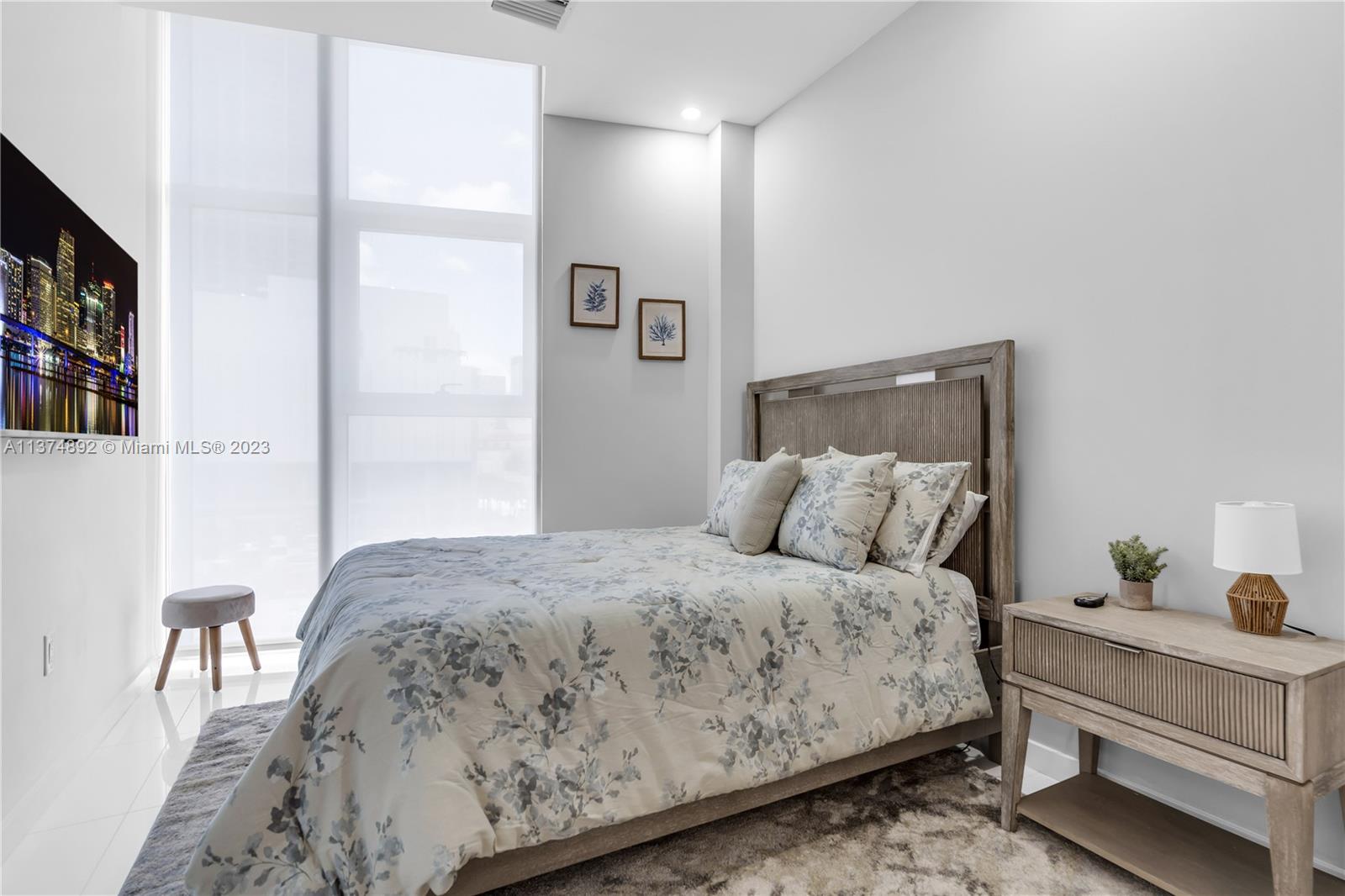 PARAMOUNT MIAMI WORLDCENT - Residential Lease
