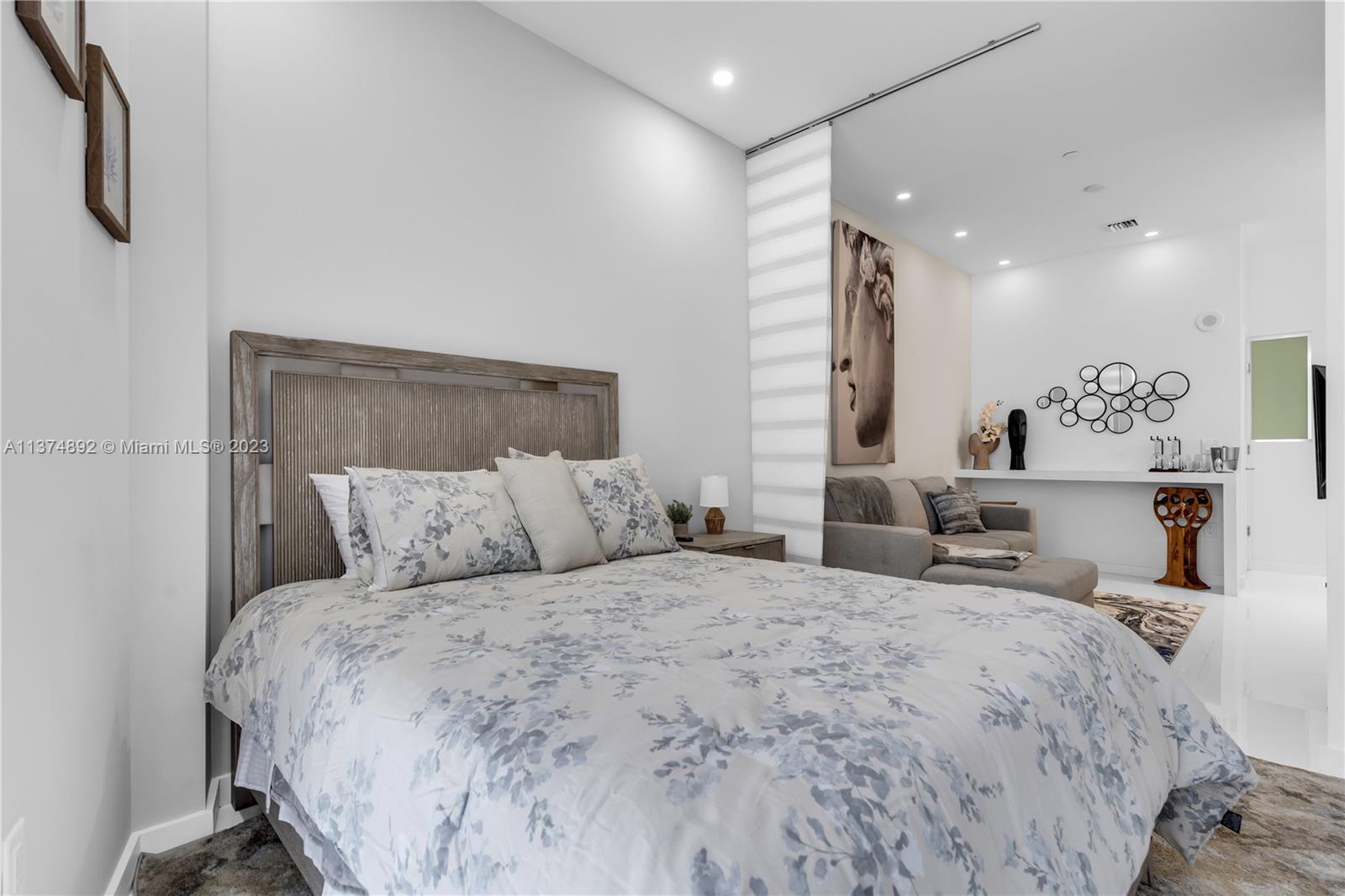 PARAMOUNT MIAMI WORLDCENT - Residential Lease