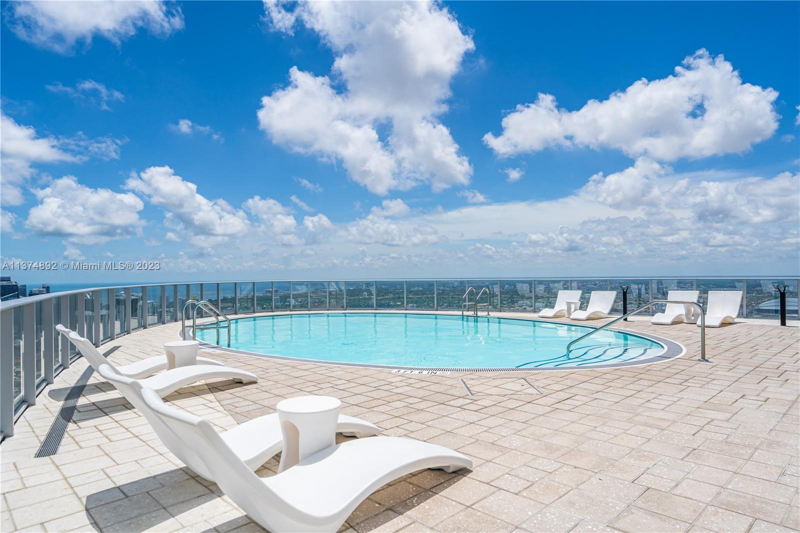 PARAMOUNT MIAMI WORLDCENT - Residential Lease
