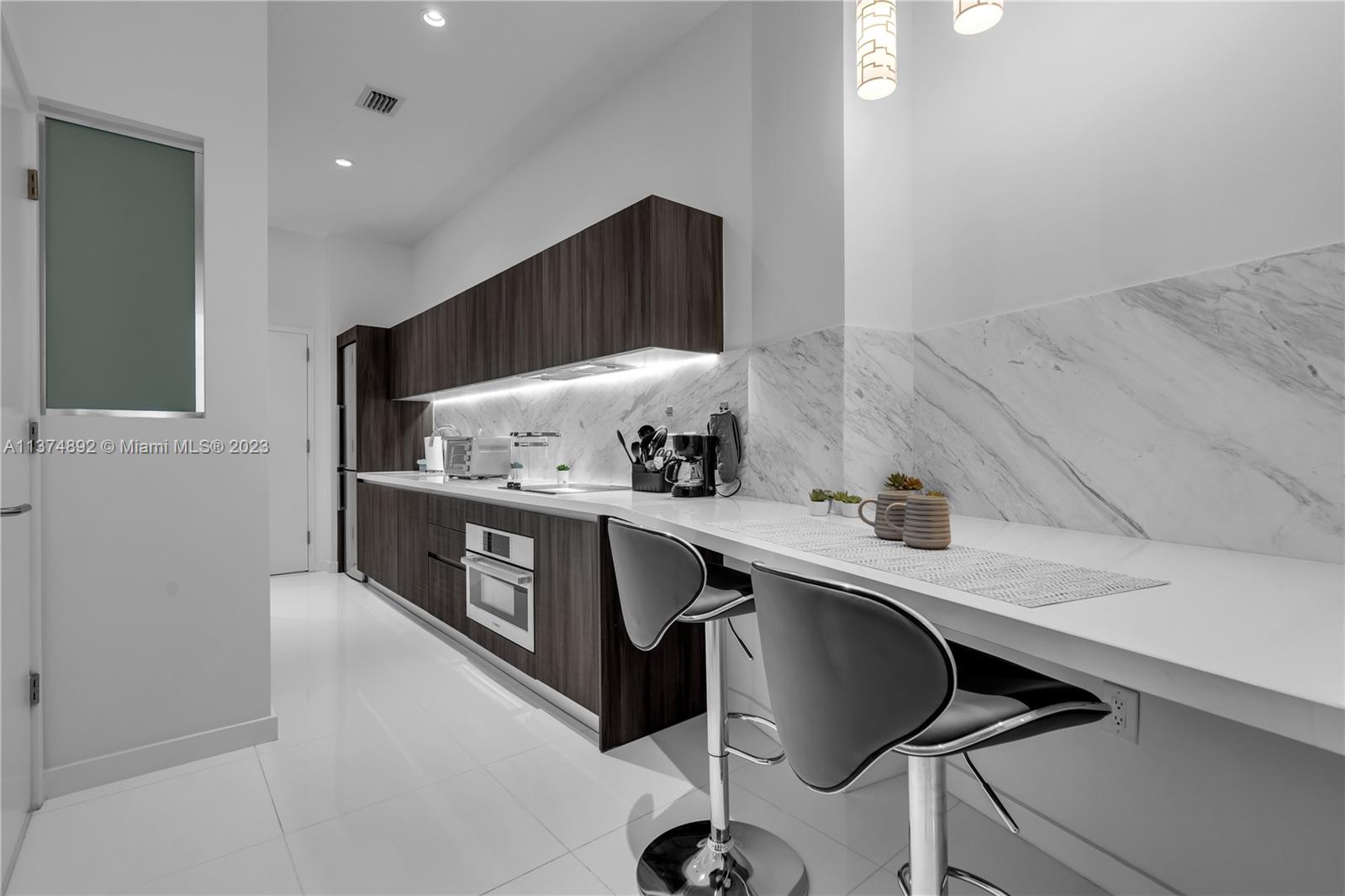 PARAMOUNT MIAMI WORLDCENT - Residential Lease