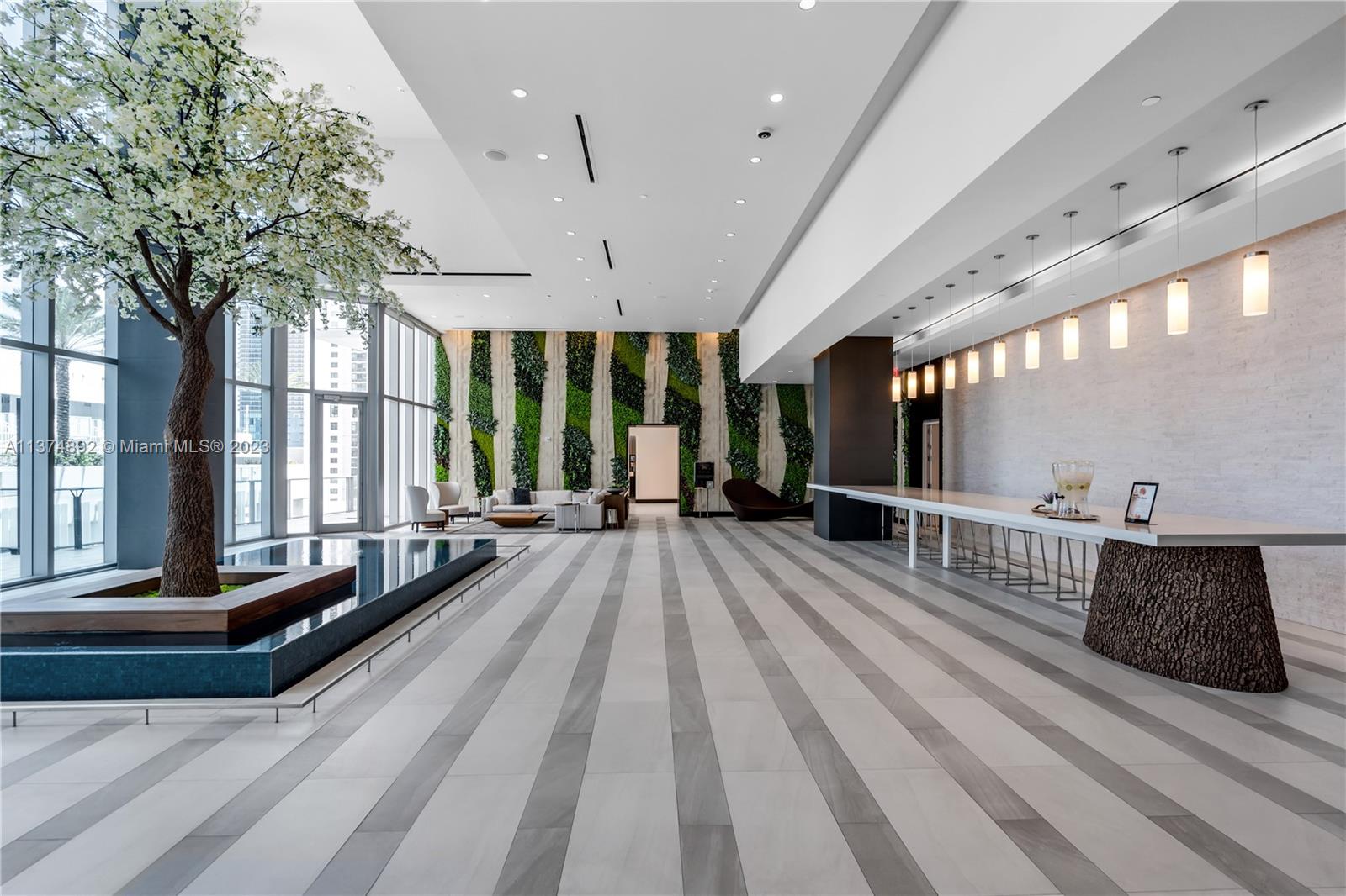 PARAMOUNT MIAMI WORLDCENT - Residential Lease