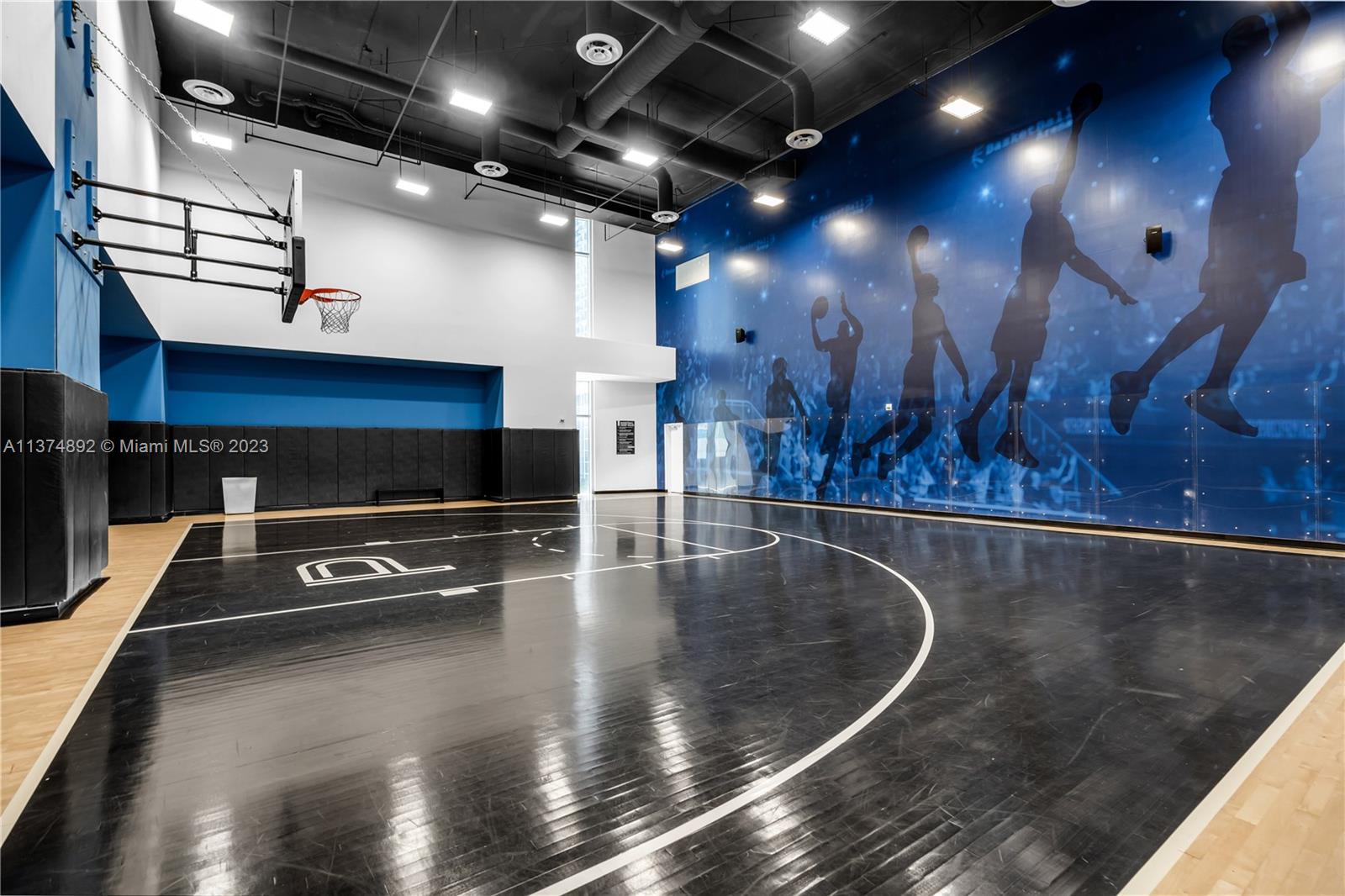 PARAMOUNT MIAMI WORLDCENT - Residential Lease