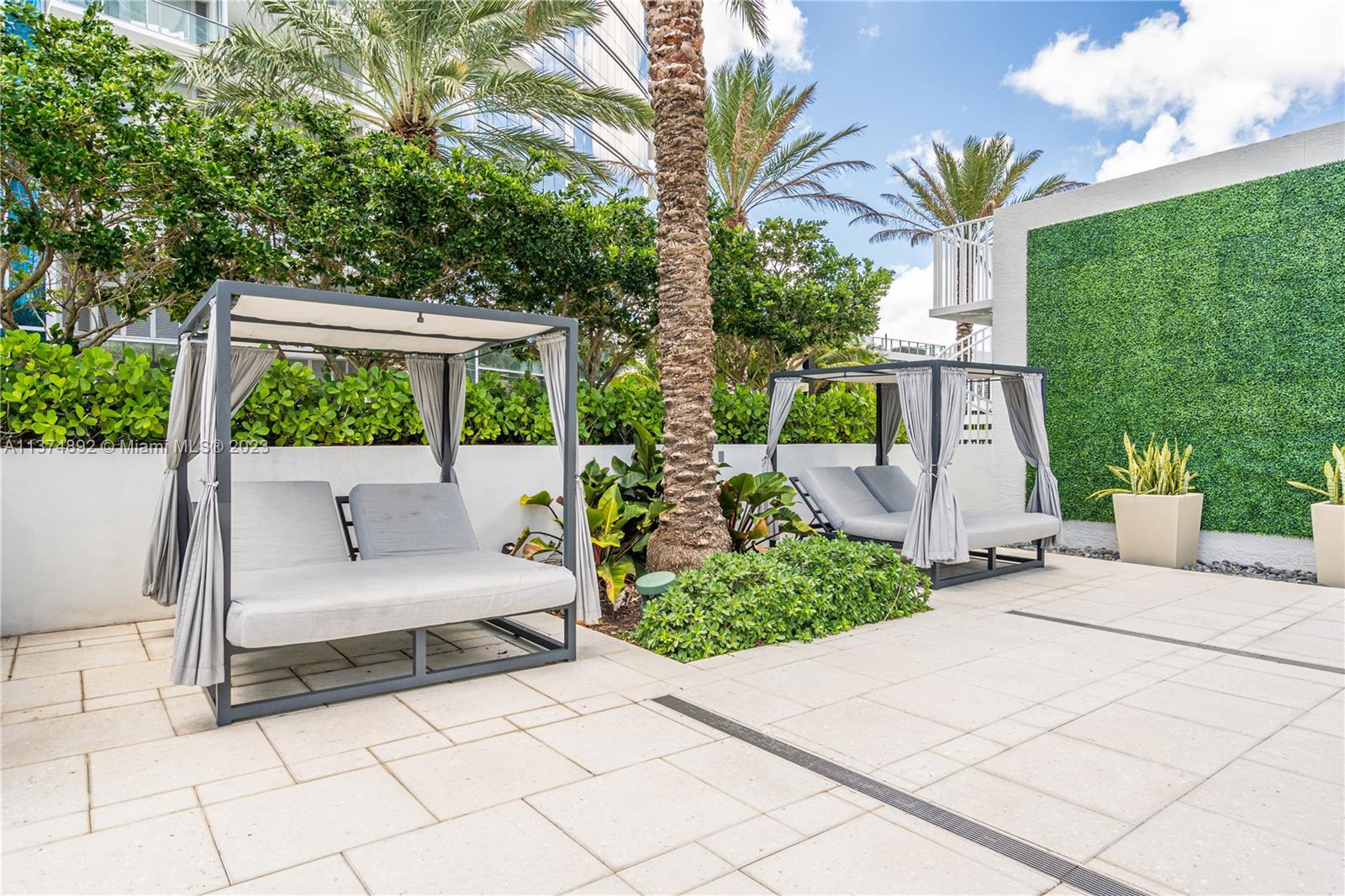 PARAMOUNT MIAMI WORLDCENT - Residential Lease