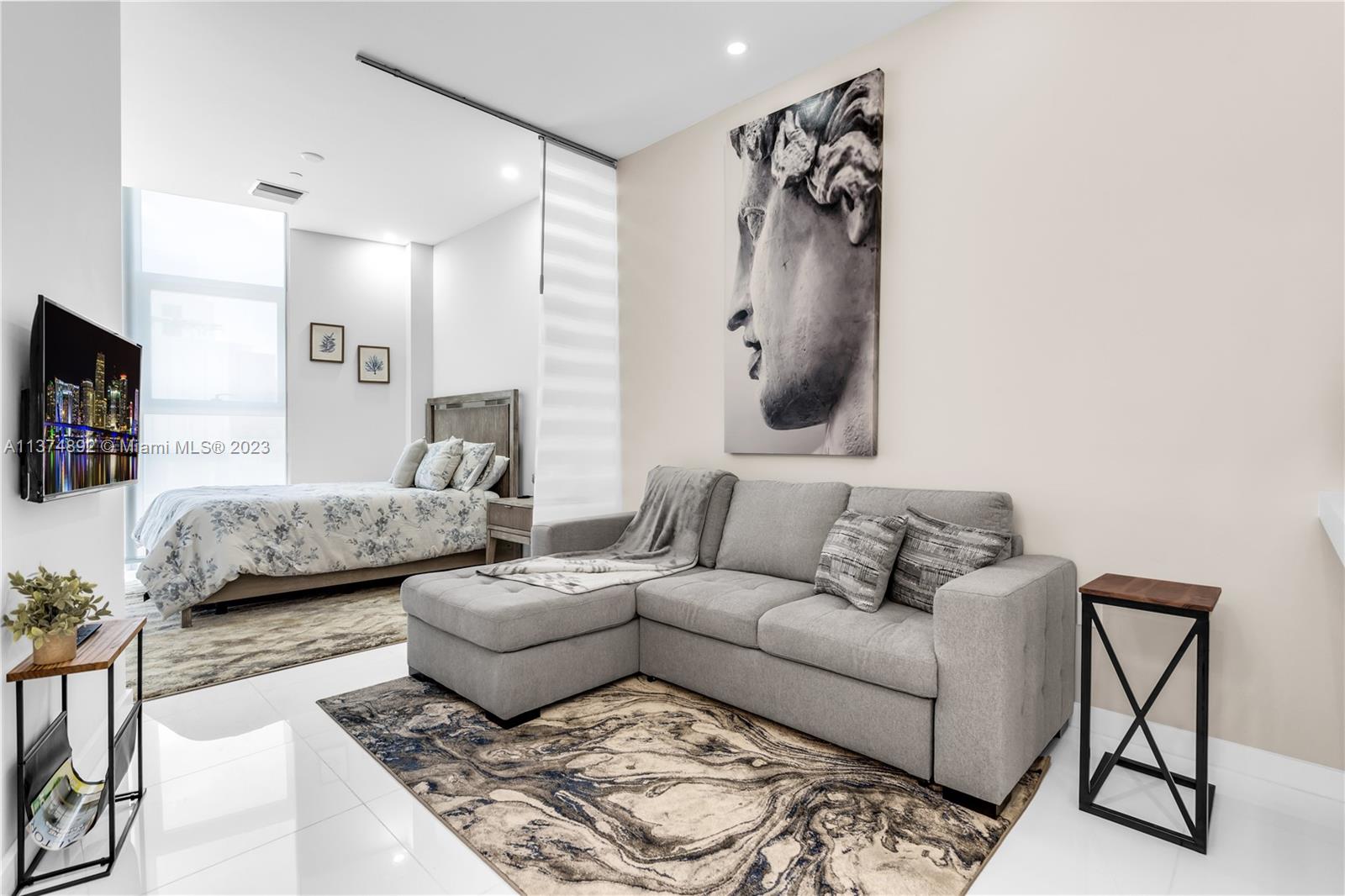 PARAMOUNT MIAMI WORLDCENT - Residential Lease