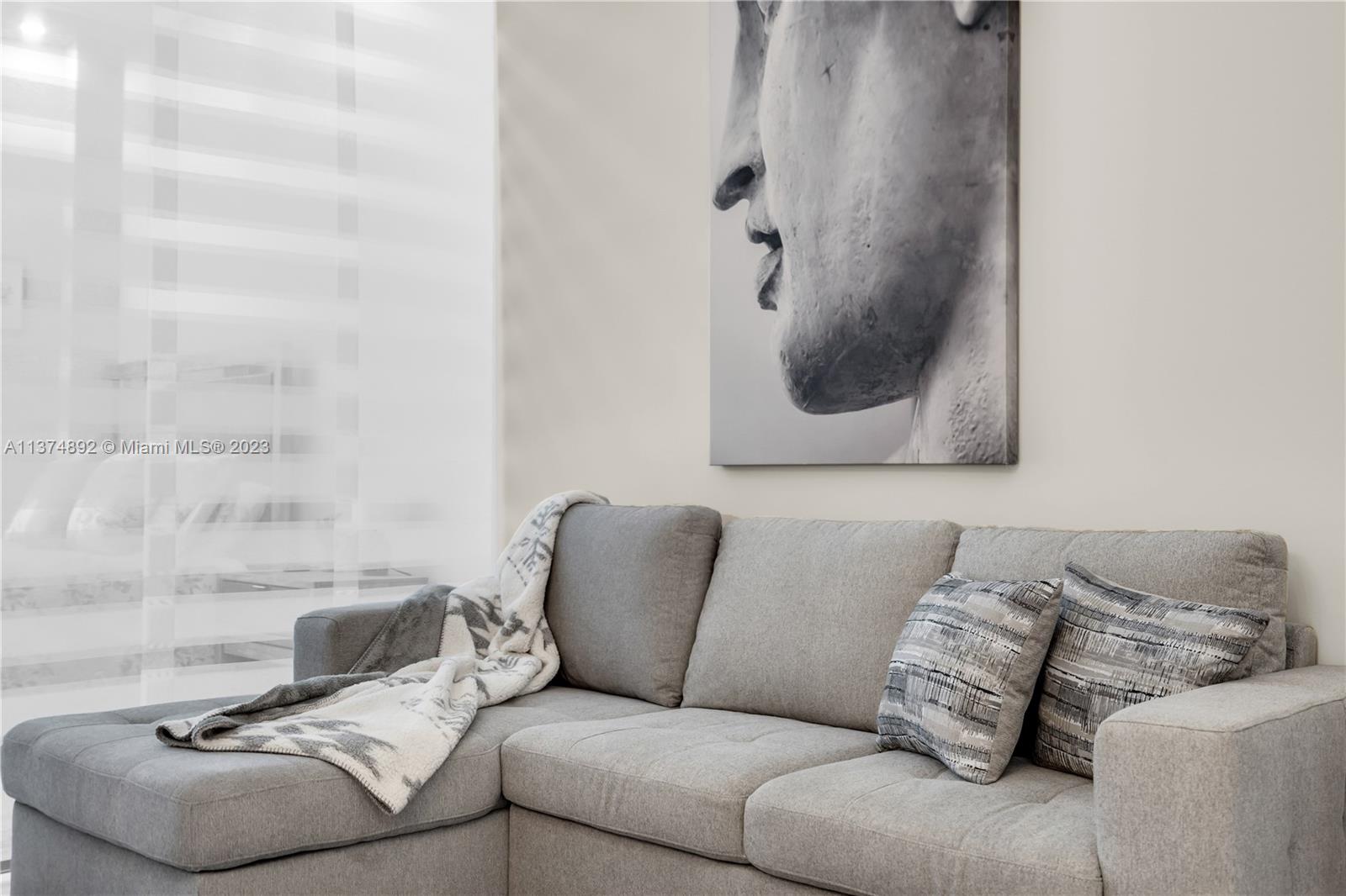 PARAMOUNT MIAMI WORLDCENT - Residential Lease