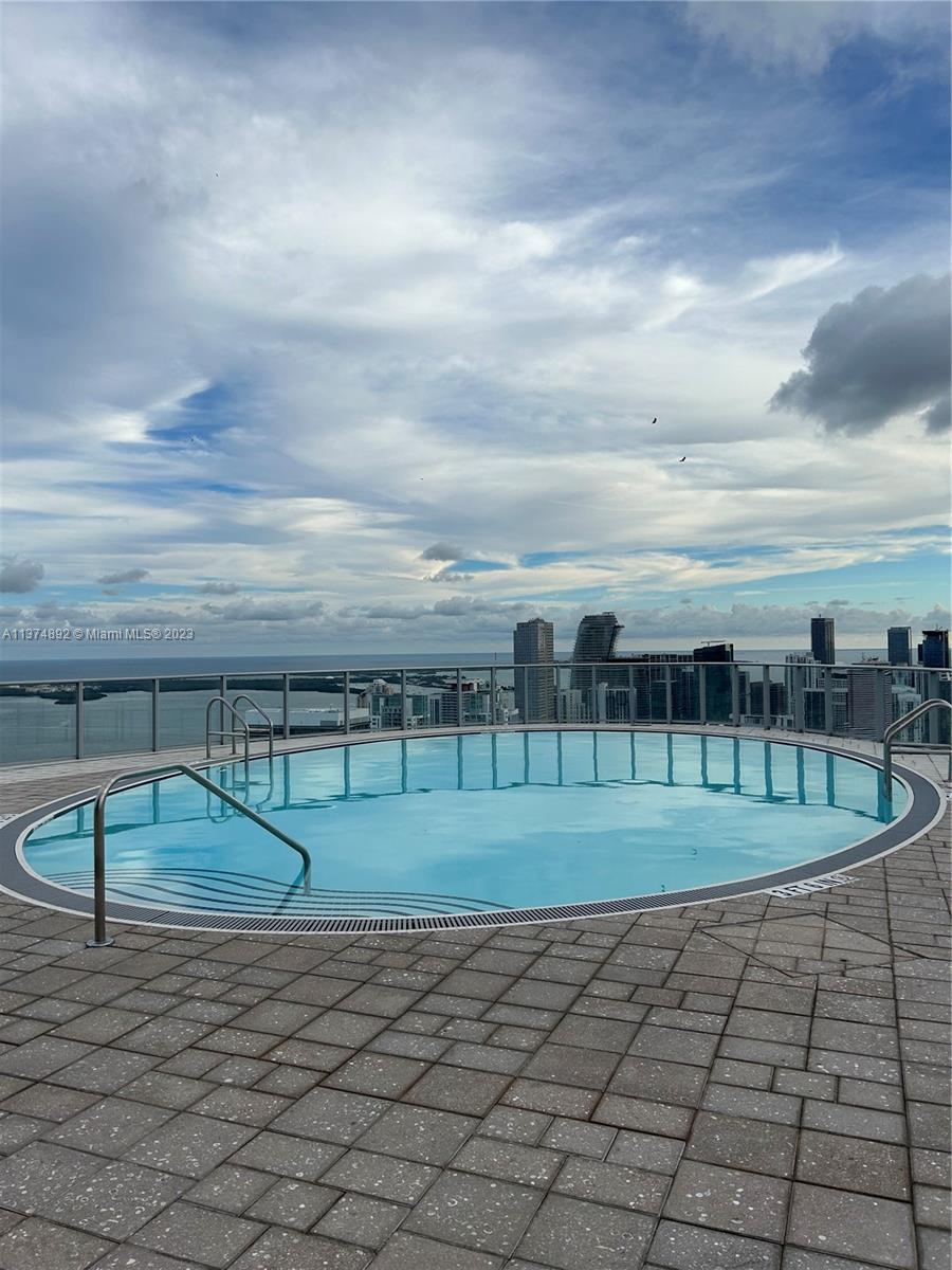 PARAMOUNT MIAMI WORLDCENT - Residential Lease