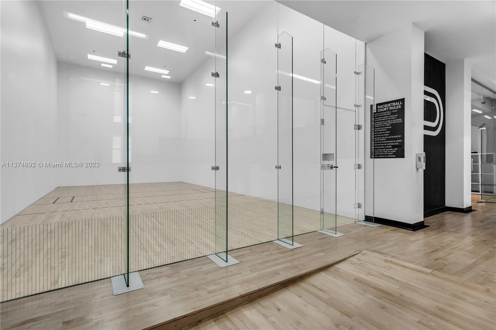 PARAMOUNT MIAMI WORLDCENT - Residential Lease