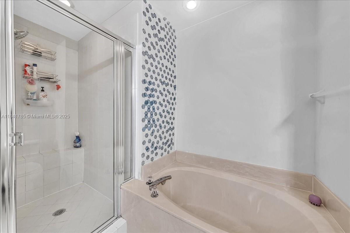 RIVIERA ISLES IV - Residential