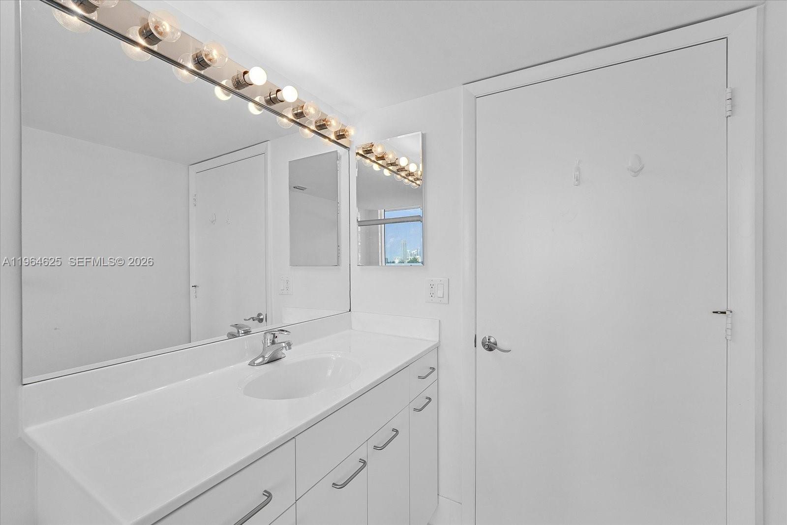 SOUTH TOWER AT THE POINT - Residential