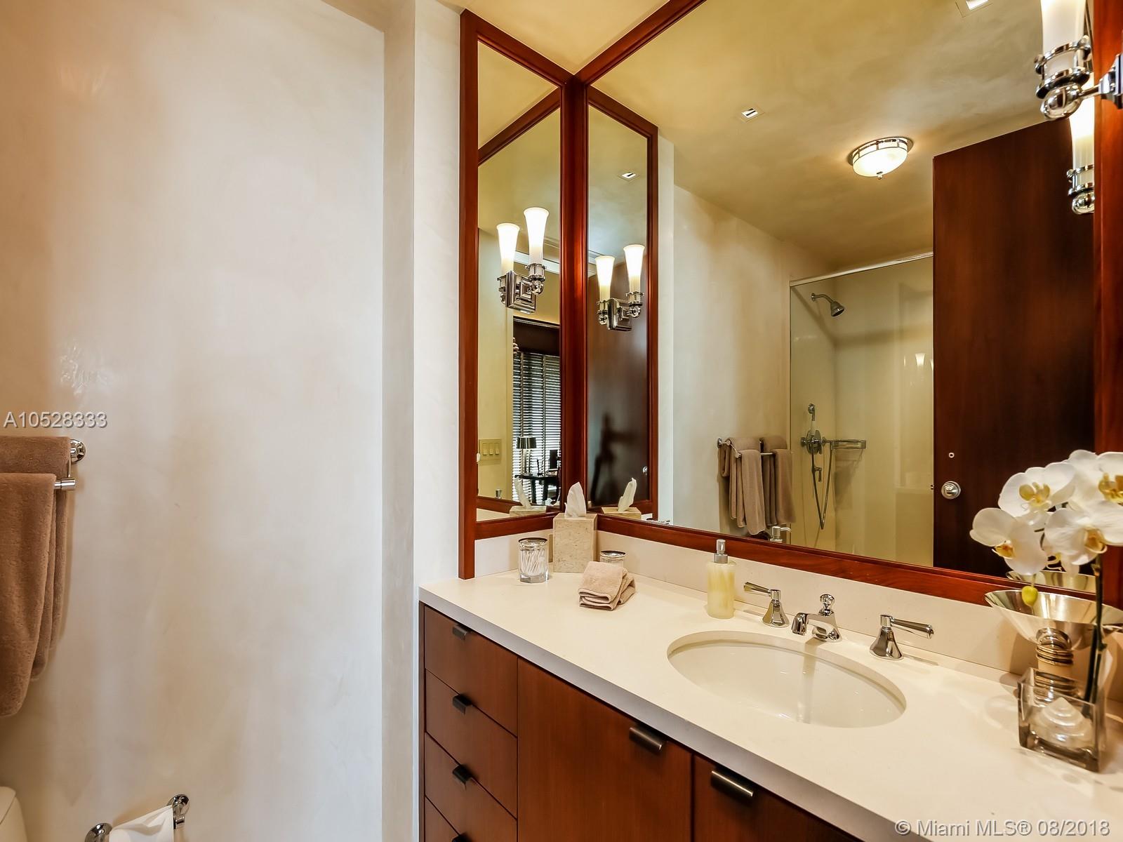 BAYVIEW AT FISHER ISL CON - Residential