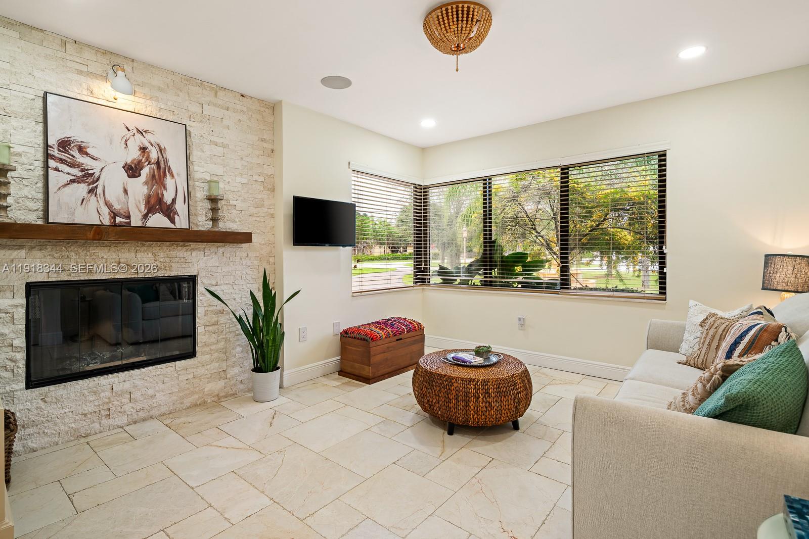 20 55 40 .87 AC W223.09FT - Residential