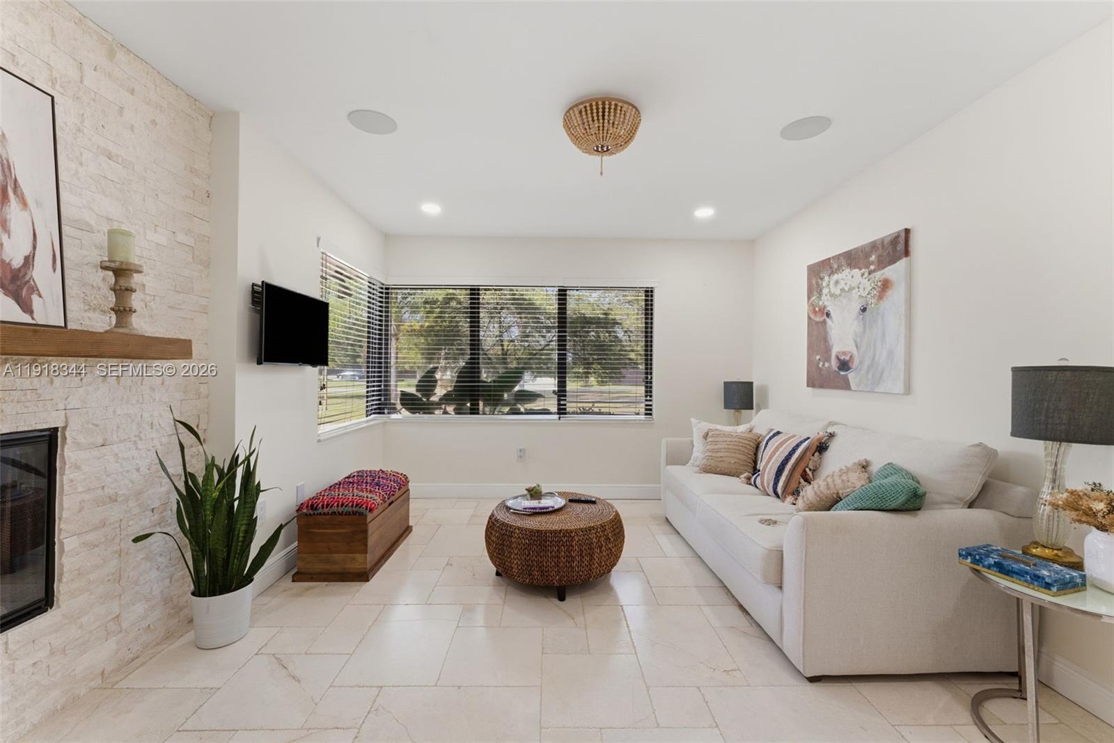 20 55 40 .87 AC W223.09FT - Residential