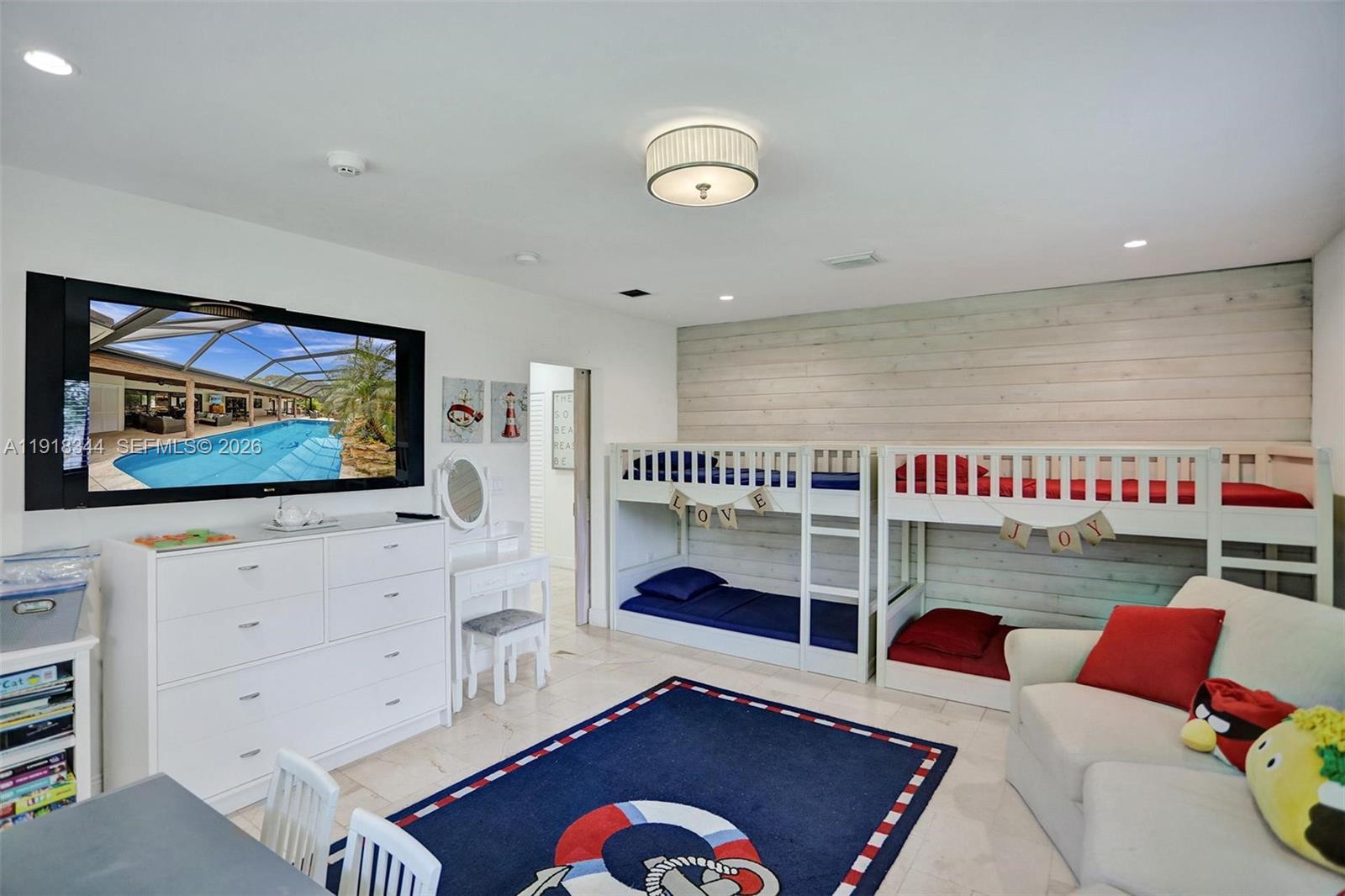 20 55 40 .87 AC W223.09FT - Residential