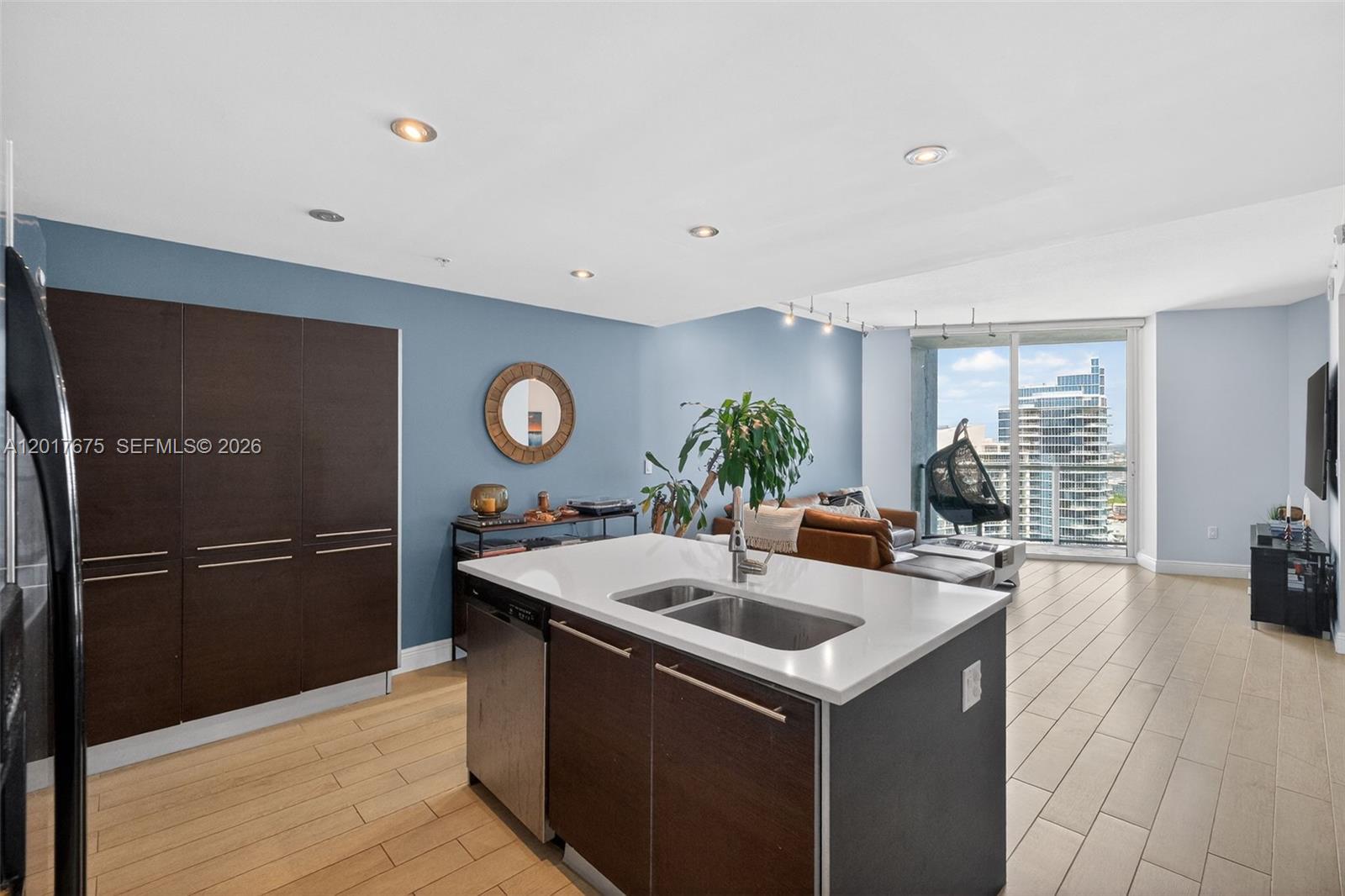 QUANTUM ON THE BAY CONDO - Residential