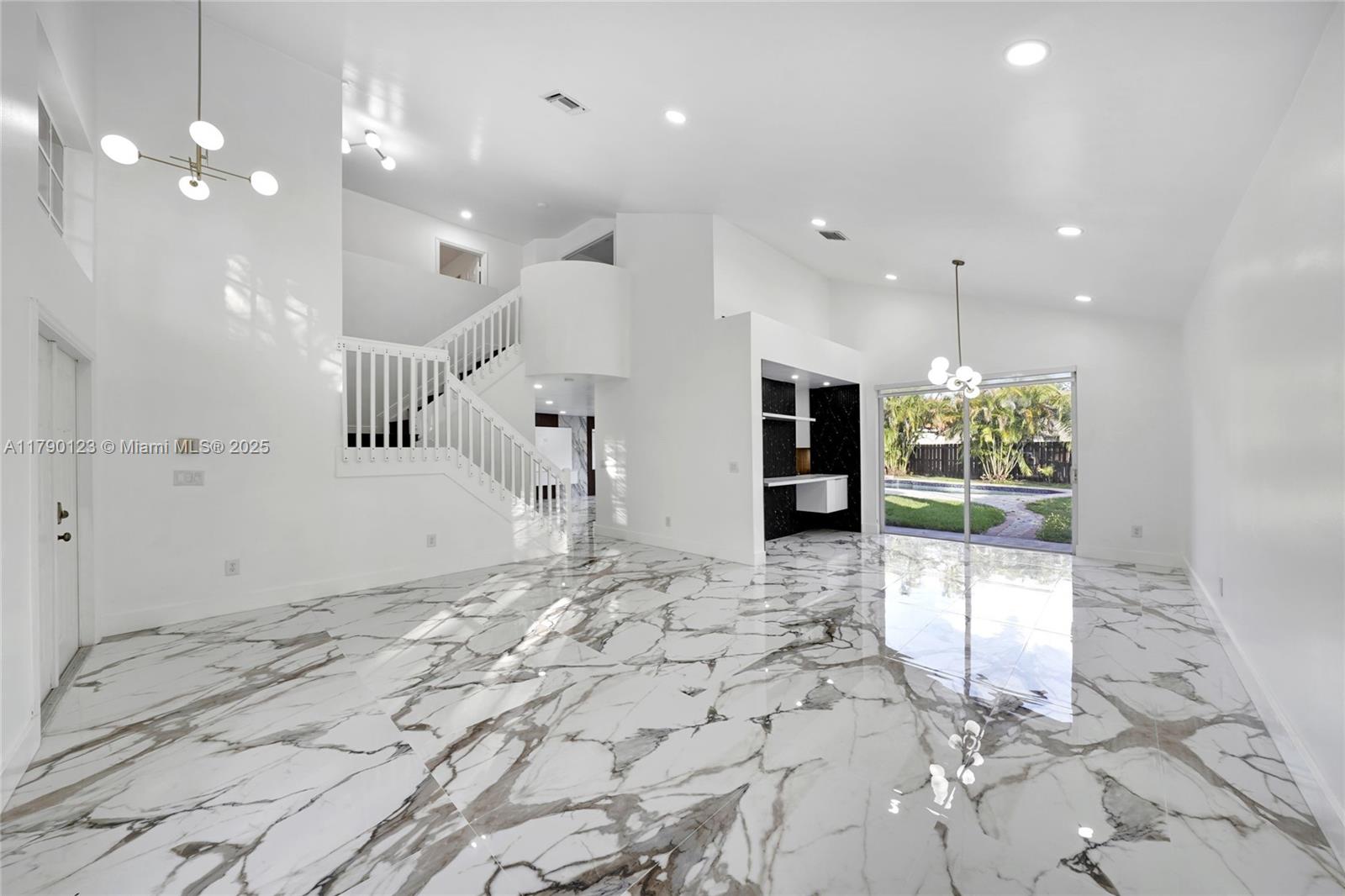14672 Vista Luna Dr