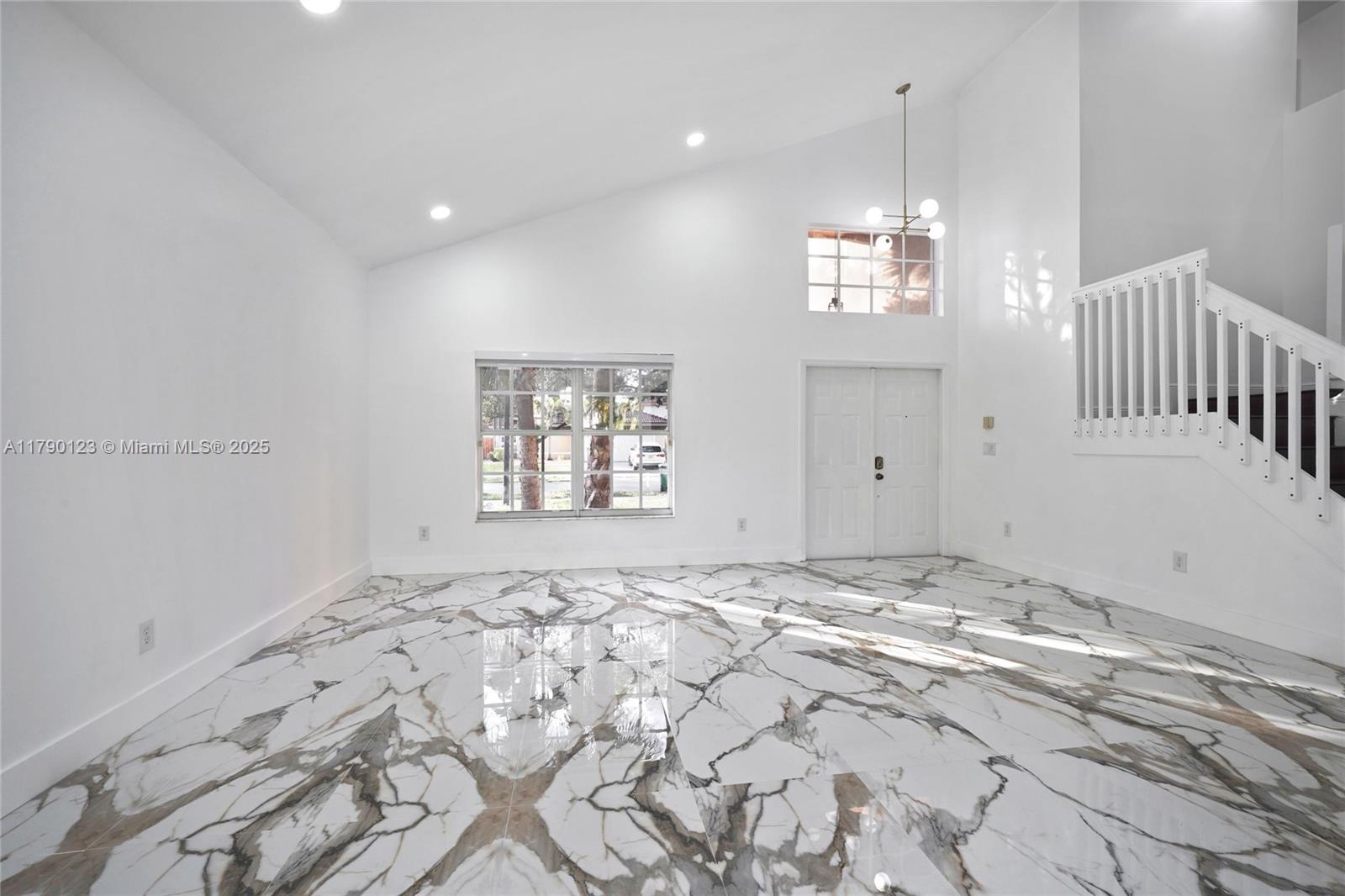 14672 Vista Luna Dr