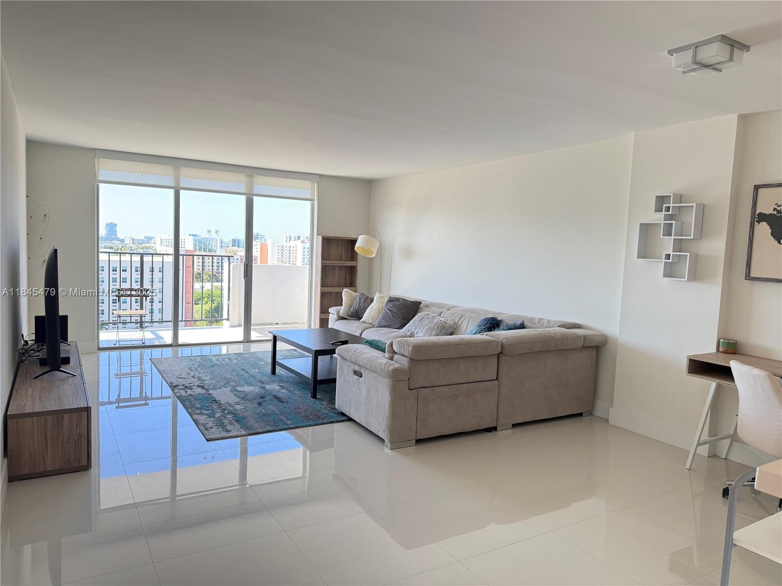 COMMODORE PLAZA CONDO - Residential