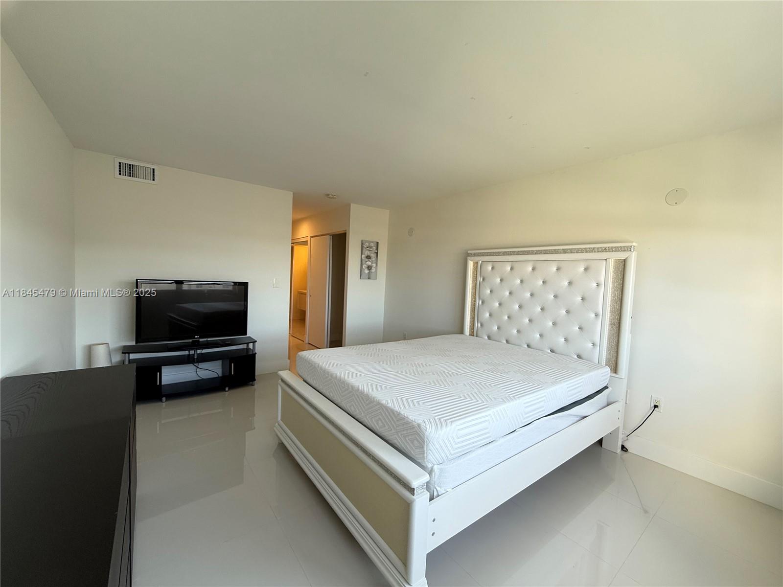 COMMODORE PLAZA CONDO - Residential