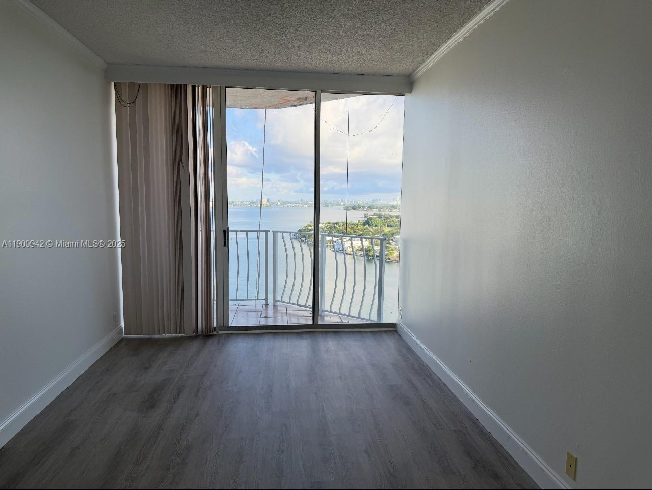 THE GRANDVIEW PALACE COND - Residential Lease