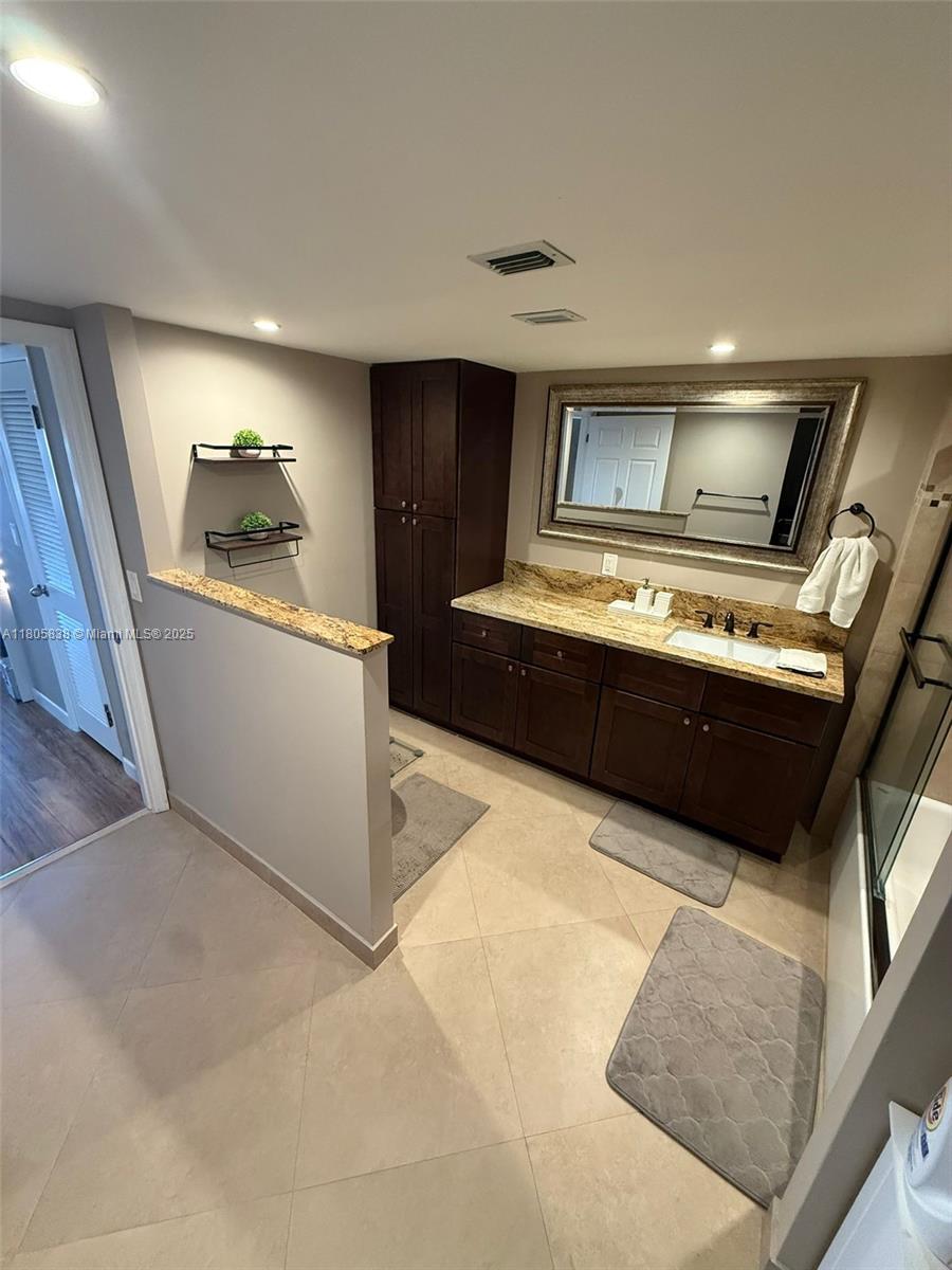 CANONGATE CONDO NO ONE - Residential