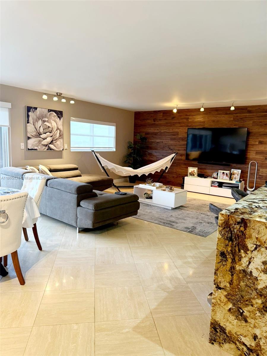 CANONGATE CONDO NO ONE - Residential