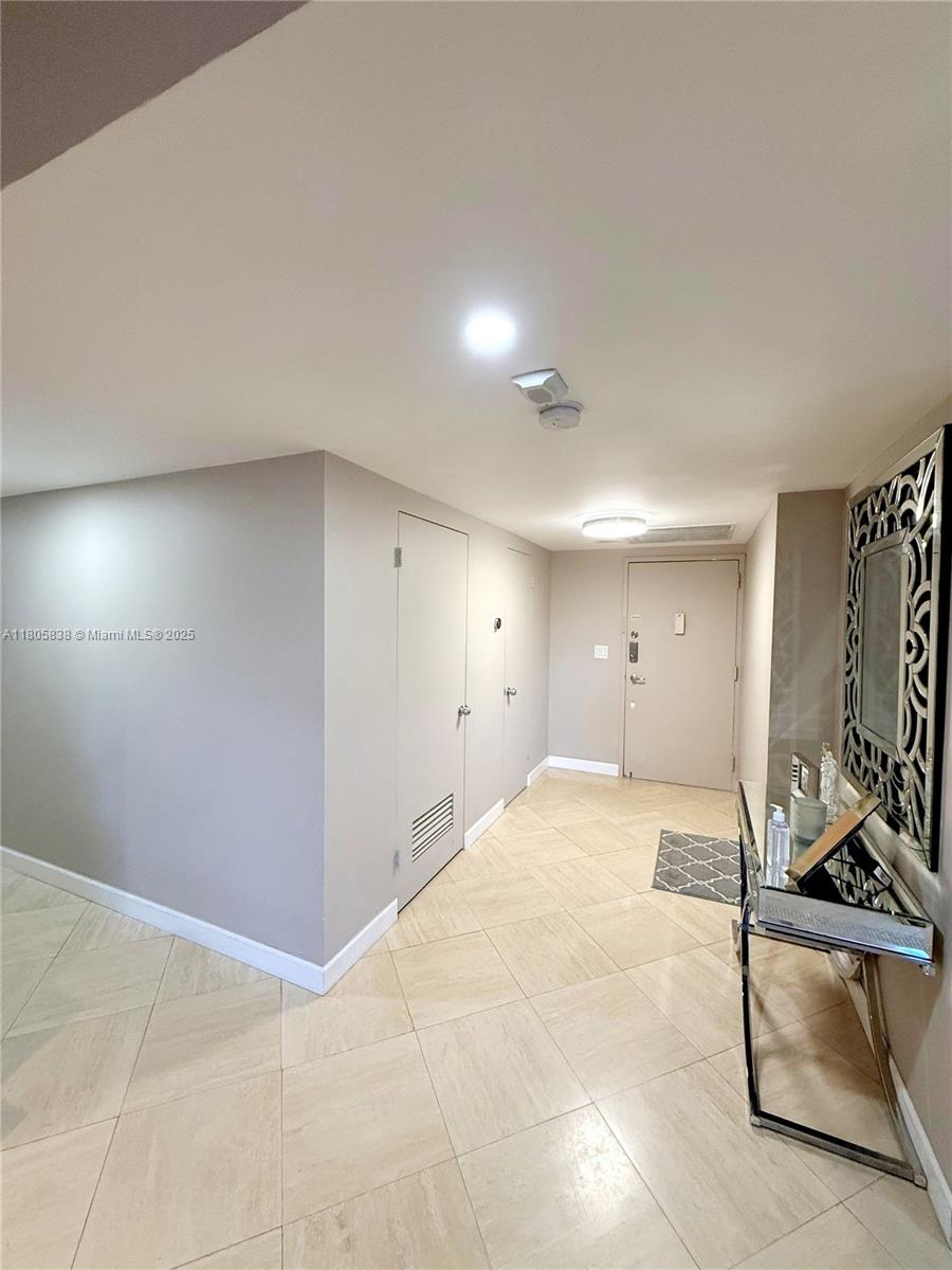 CANONGATE CONDO NO ONE - Residential