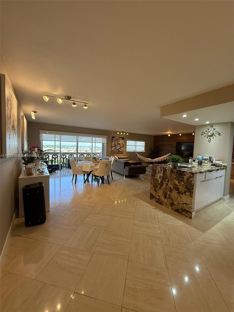 CANONGATE CONDO NO ONE - Residential