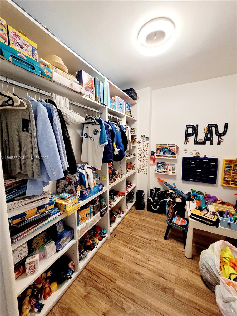 CANONGATE CONDO NO ONE - Residential