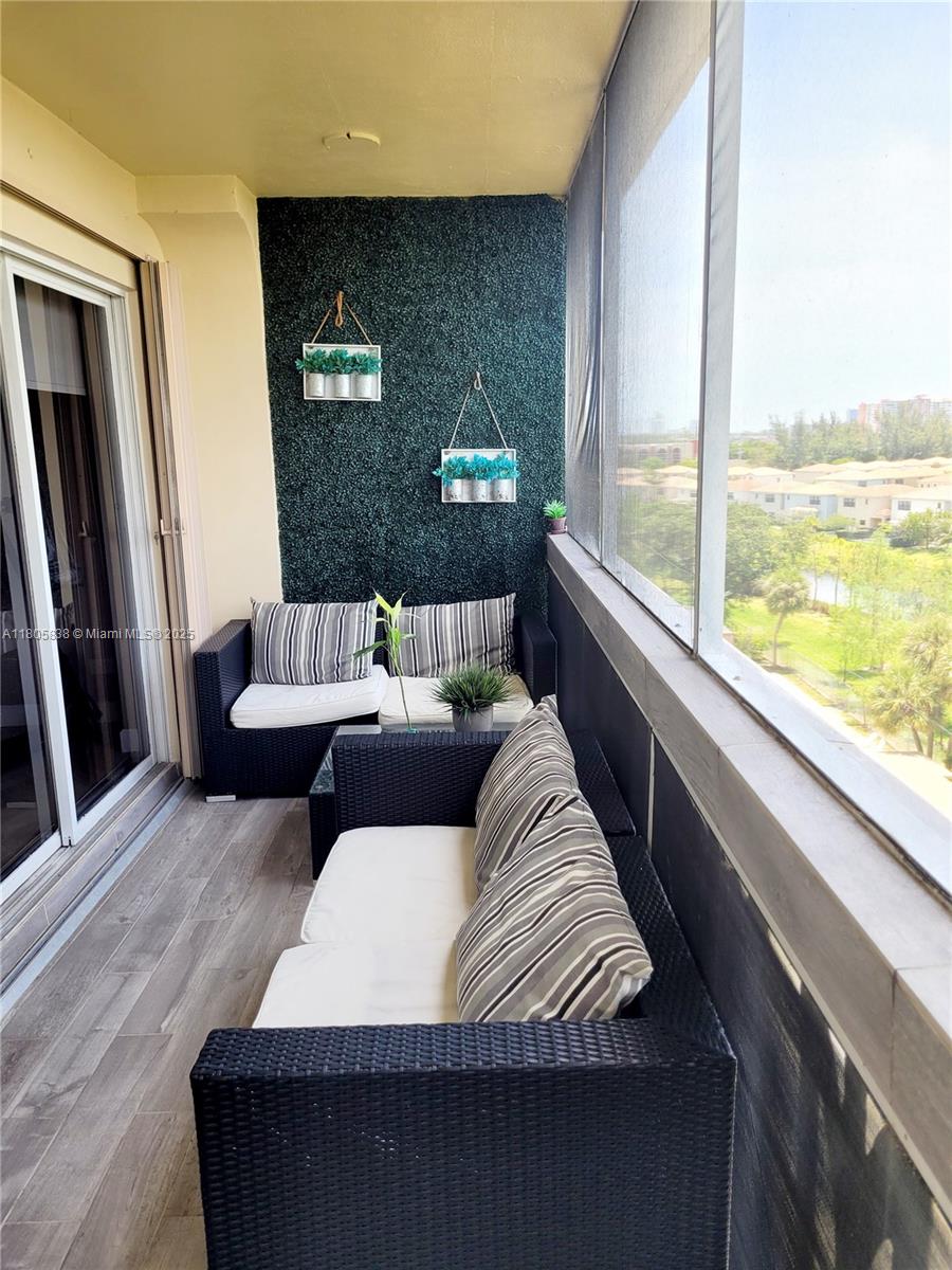 CANONGATE CONDO NO ONE - Residential