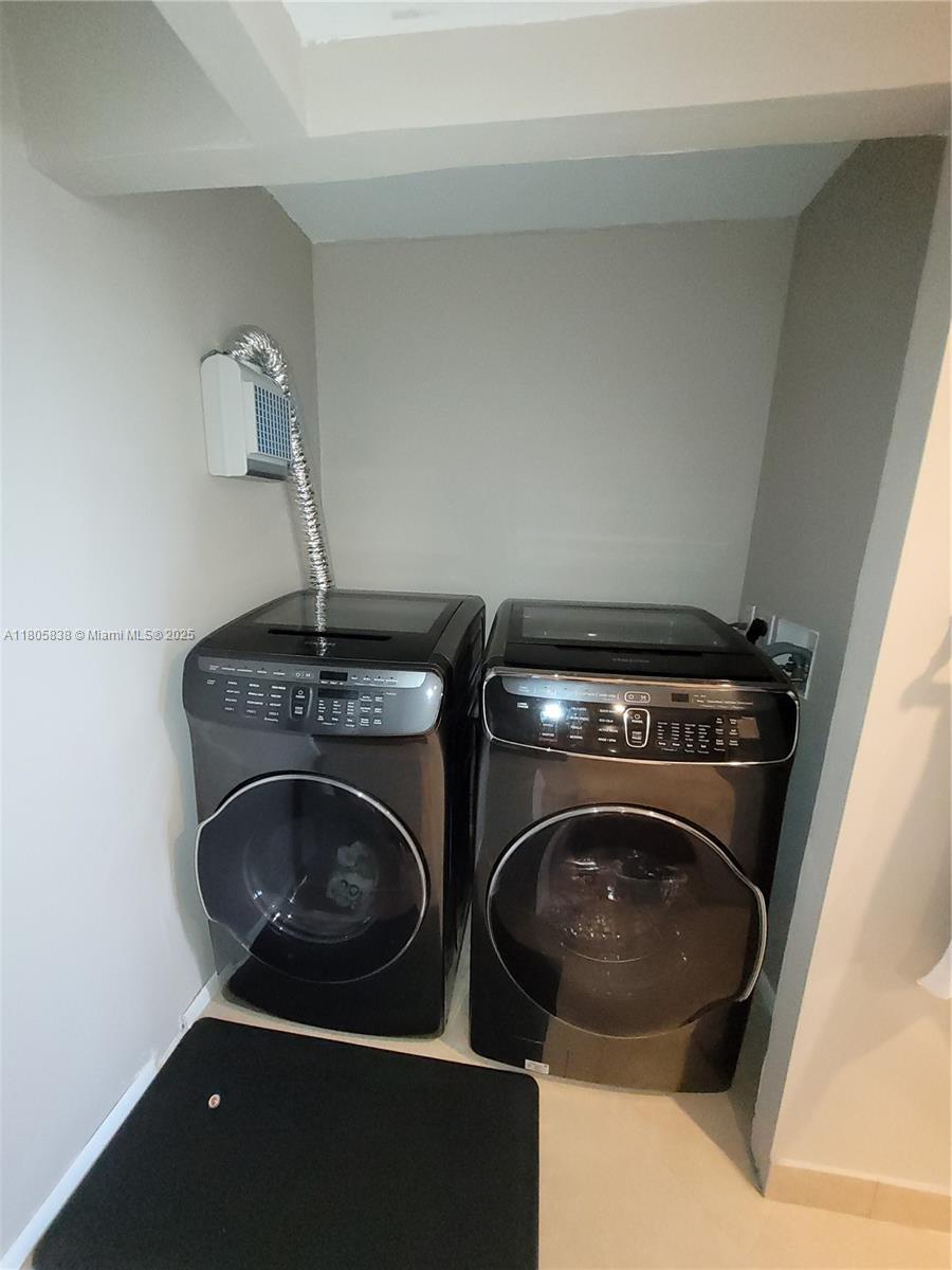 CANONGATE CONDO NO ONE - Residential