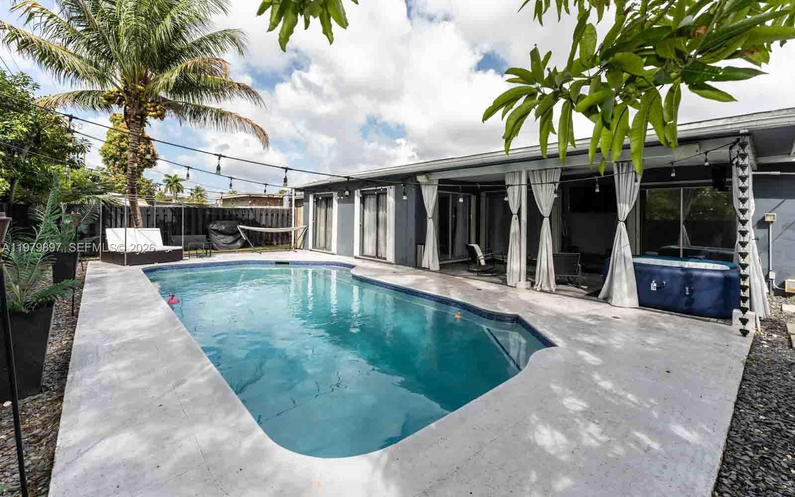 SUNRISE GOLF VILLAGE SEC - Residential