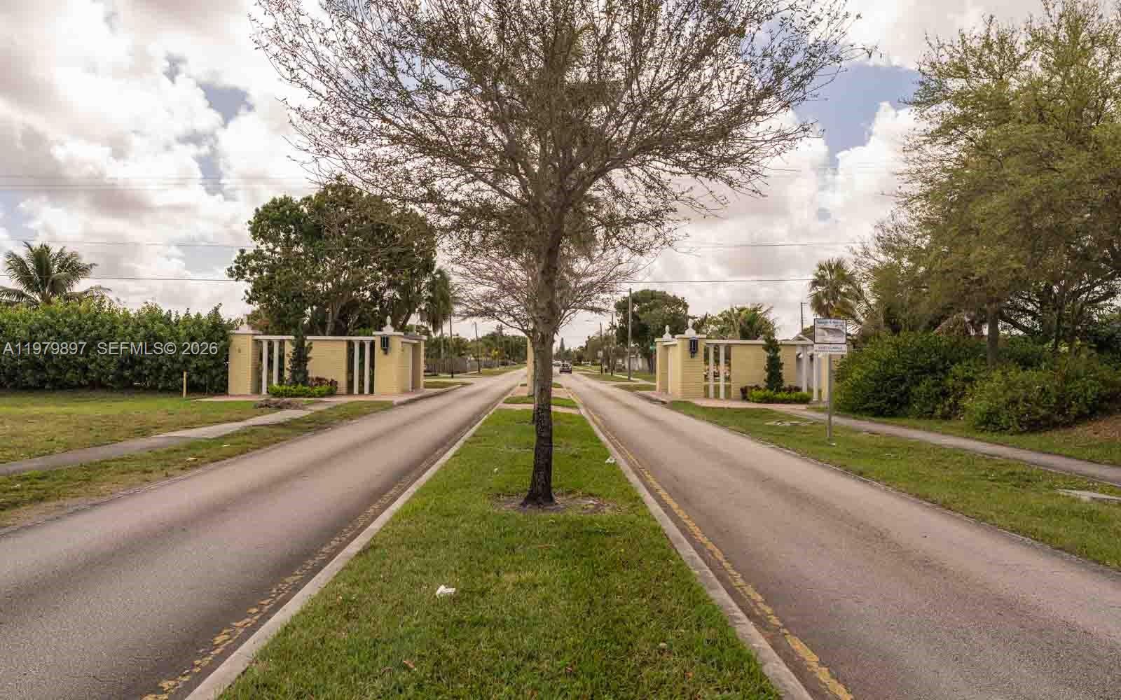 SUNRISE GOLF VILLAGE SEC - Residential