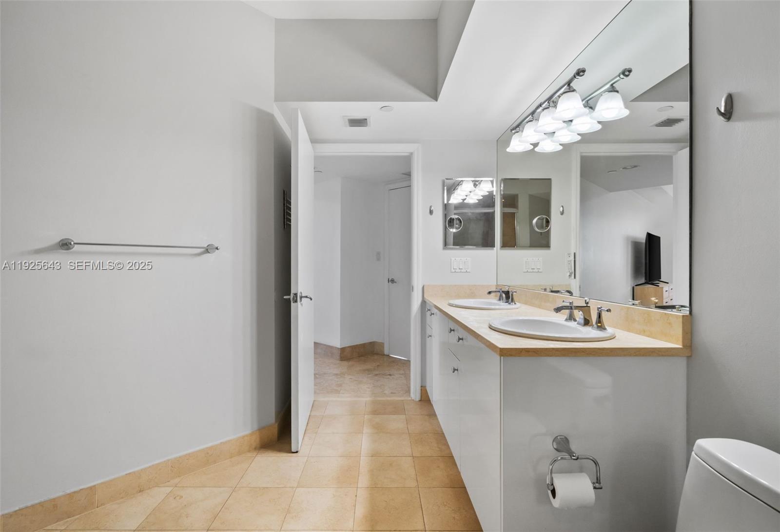 TURNBERRY VILLAGE SO TOWE - Residential Lease