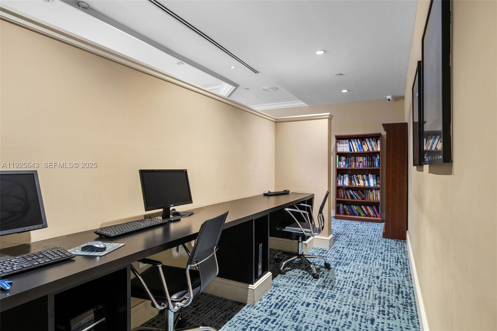 TURNBERRY VILLAGE SO TOWE - Residential Lease