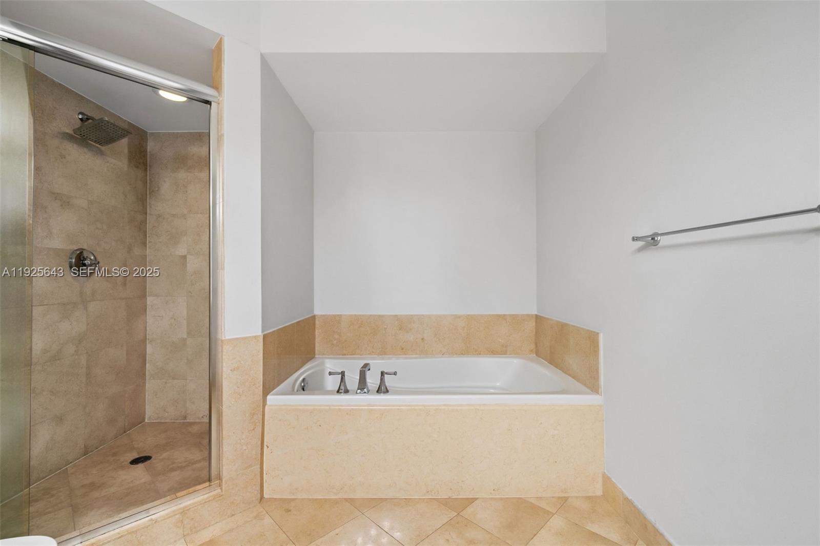 TURNBERRY VILLAGE SO TOWE - Residential Lease